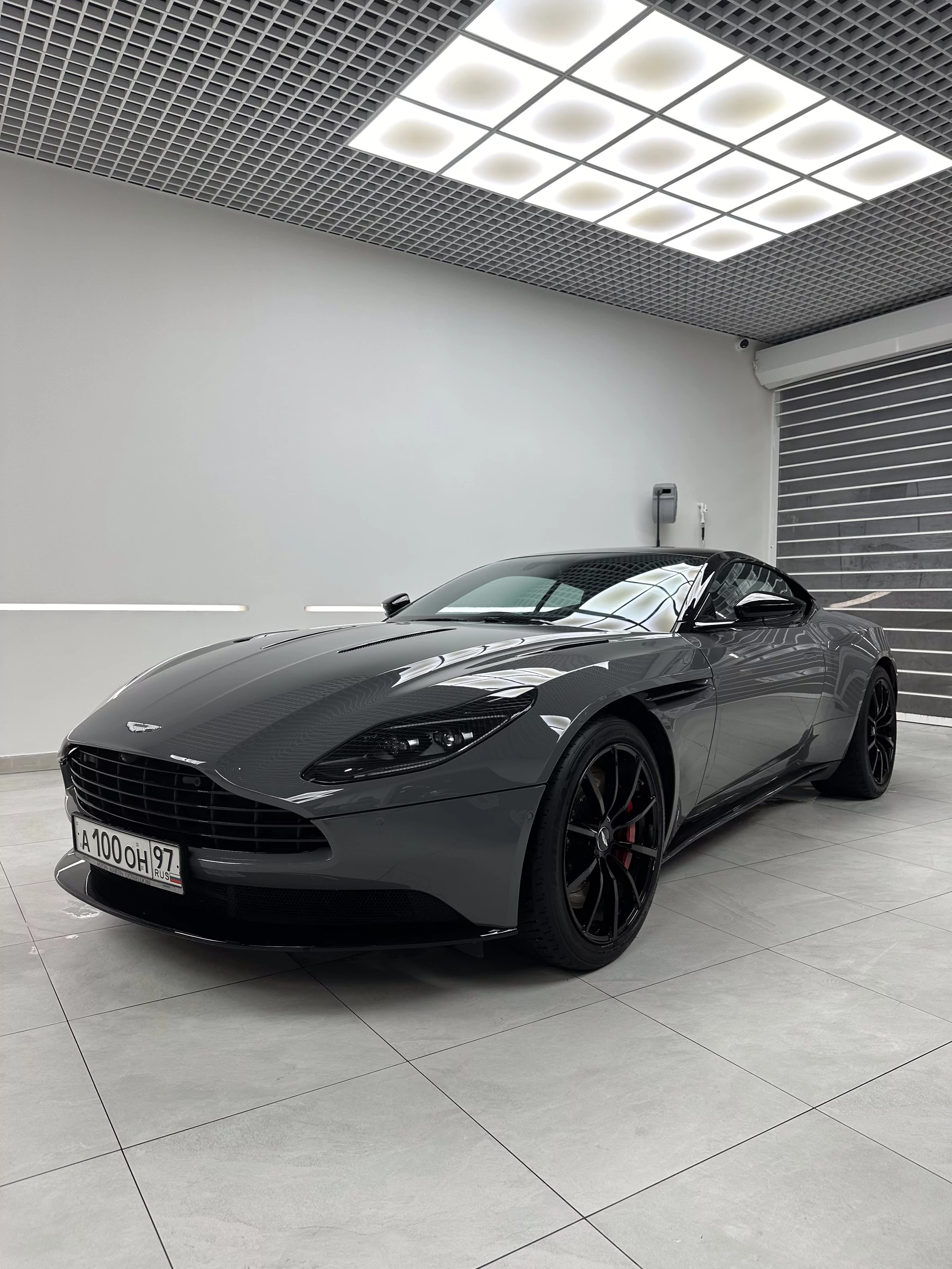 Внешний вид автомобиля — ASTON MARTIN DB11