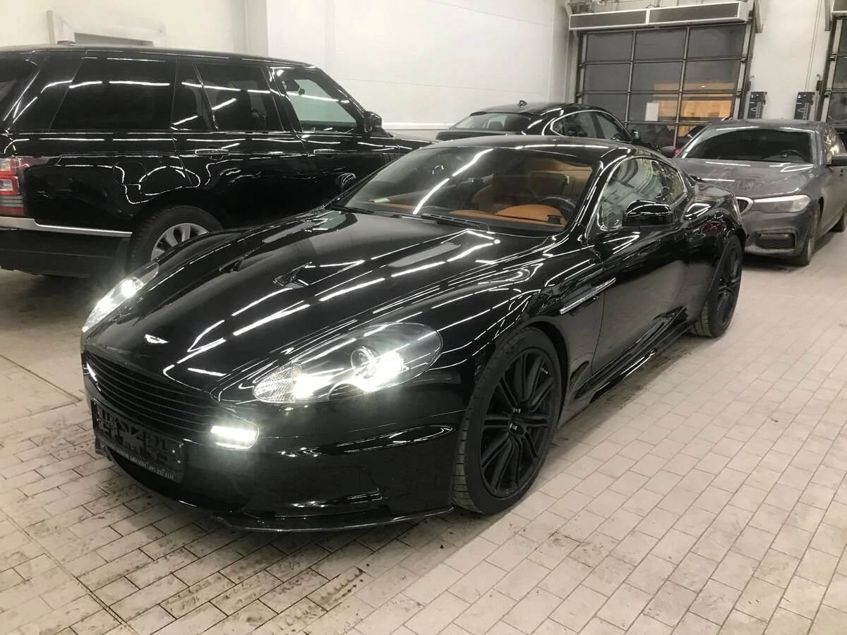 Внешний вид автомобиля — ASTON MARTIN DBS
