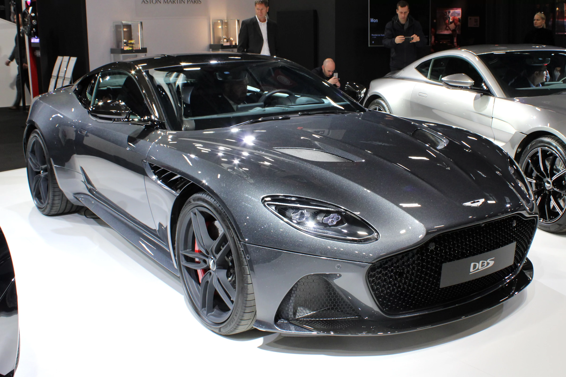 Внешний вид автомобиля — ASTON MARTIN DBS