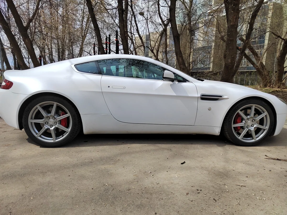 Внешний вид автомобиля — ASTON MARTIN V8 VANTAGE