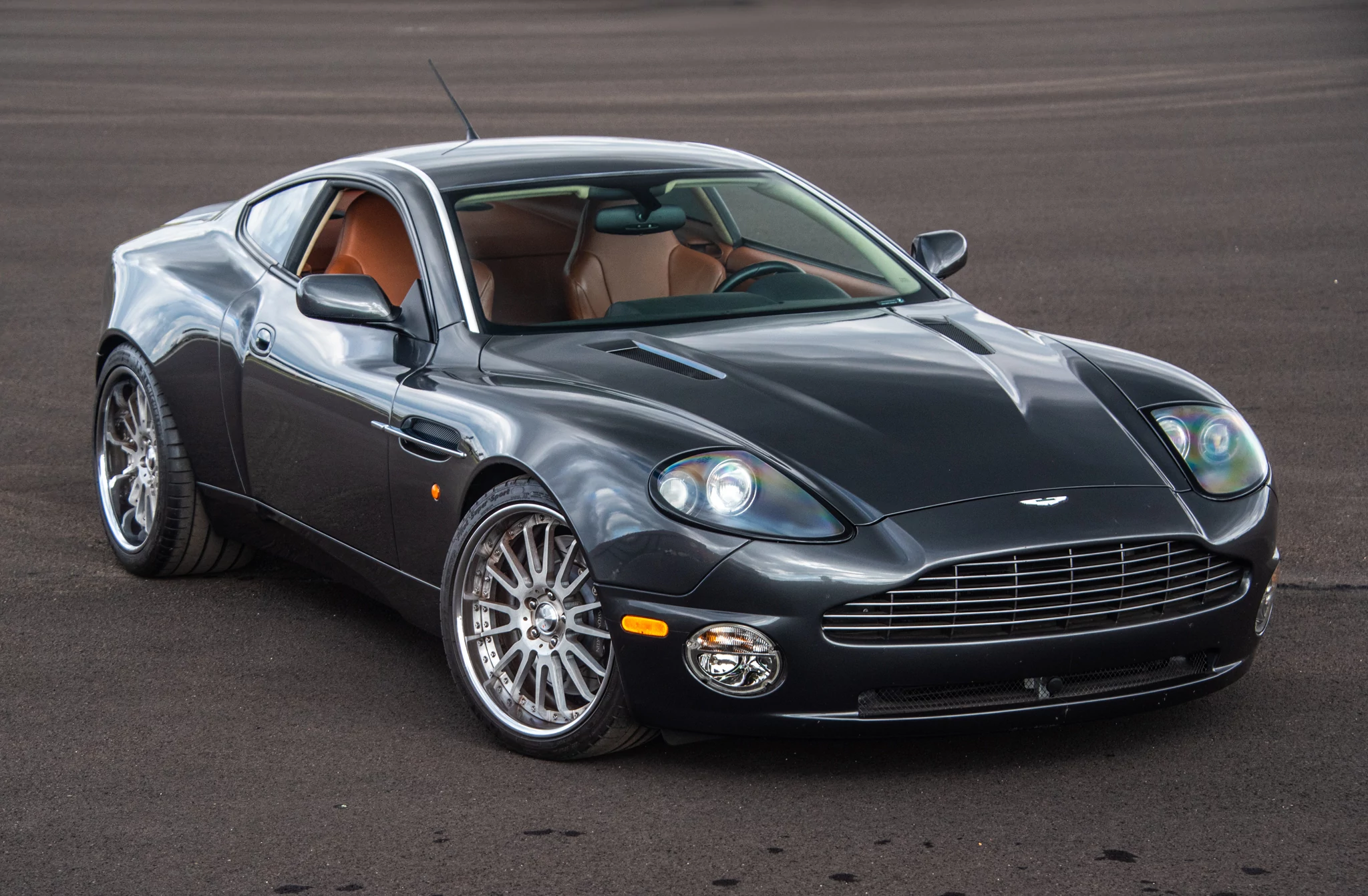 Внешний вид автомобиля — ASTON MARTIN VANQUISH