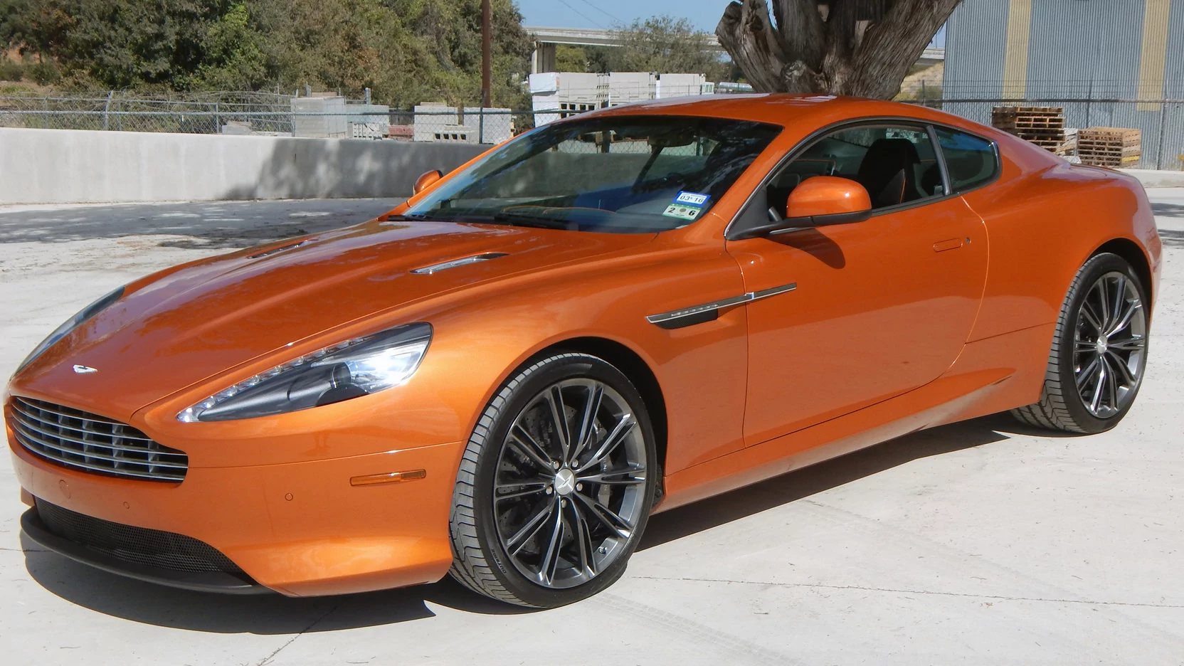 Внешний вид автомобиля — ASTON MARTIN VIRAGE