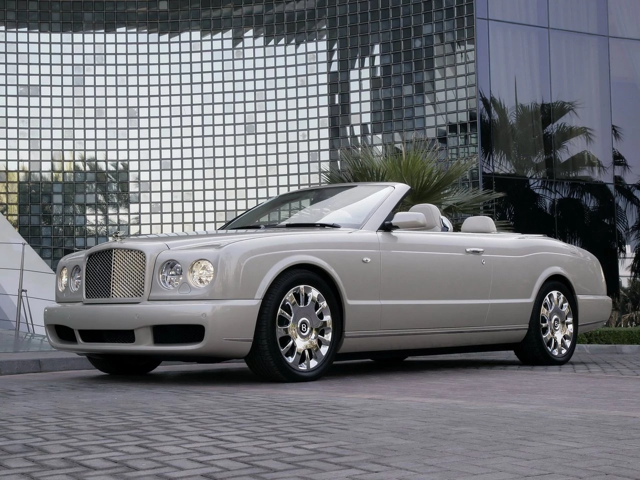 Внешний вид автомобиля — BENTLEY AZURE