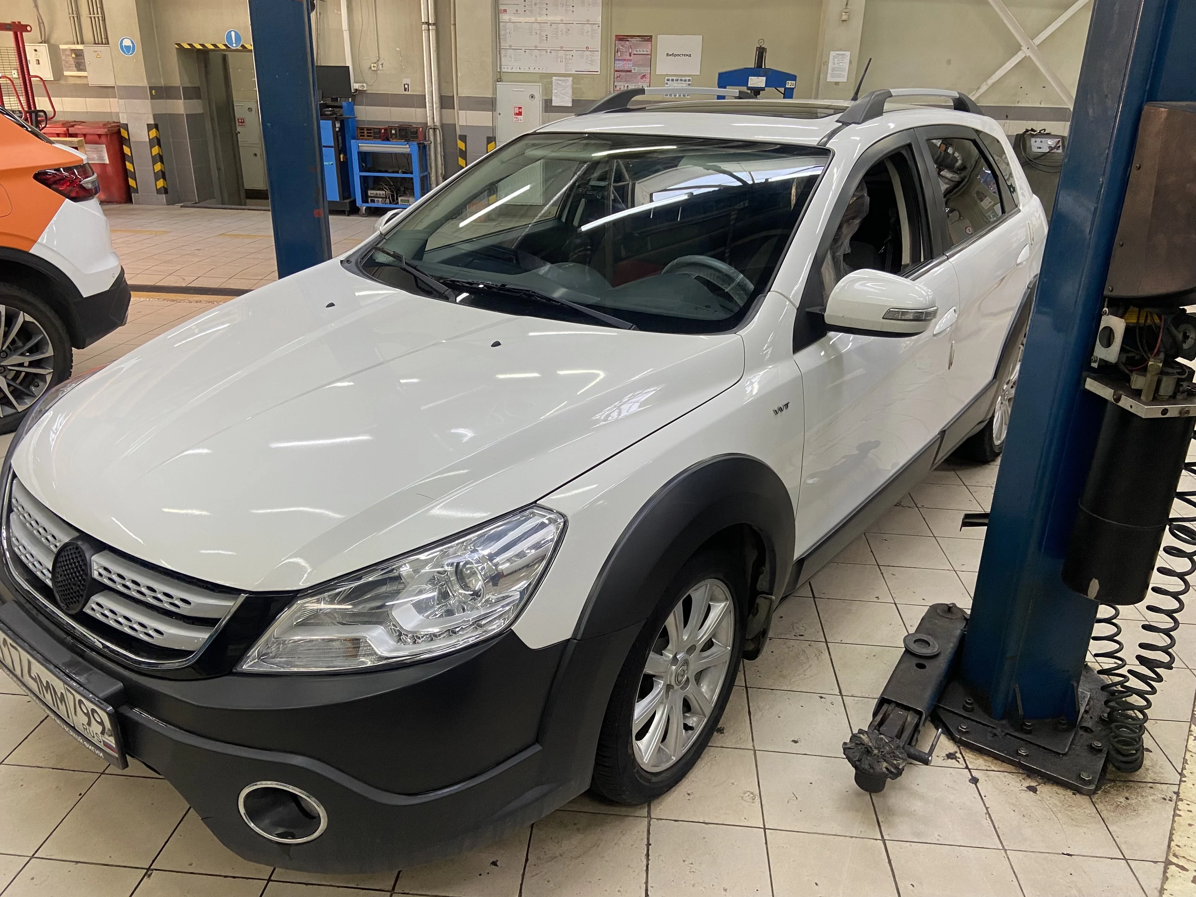Внешний вид автомобиля — DFM H30 Cross