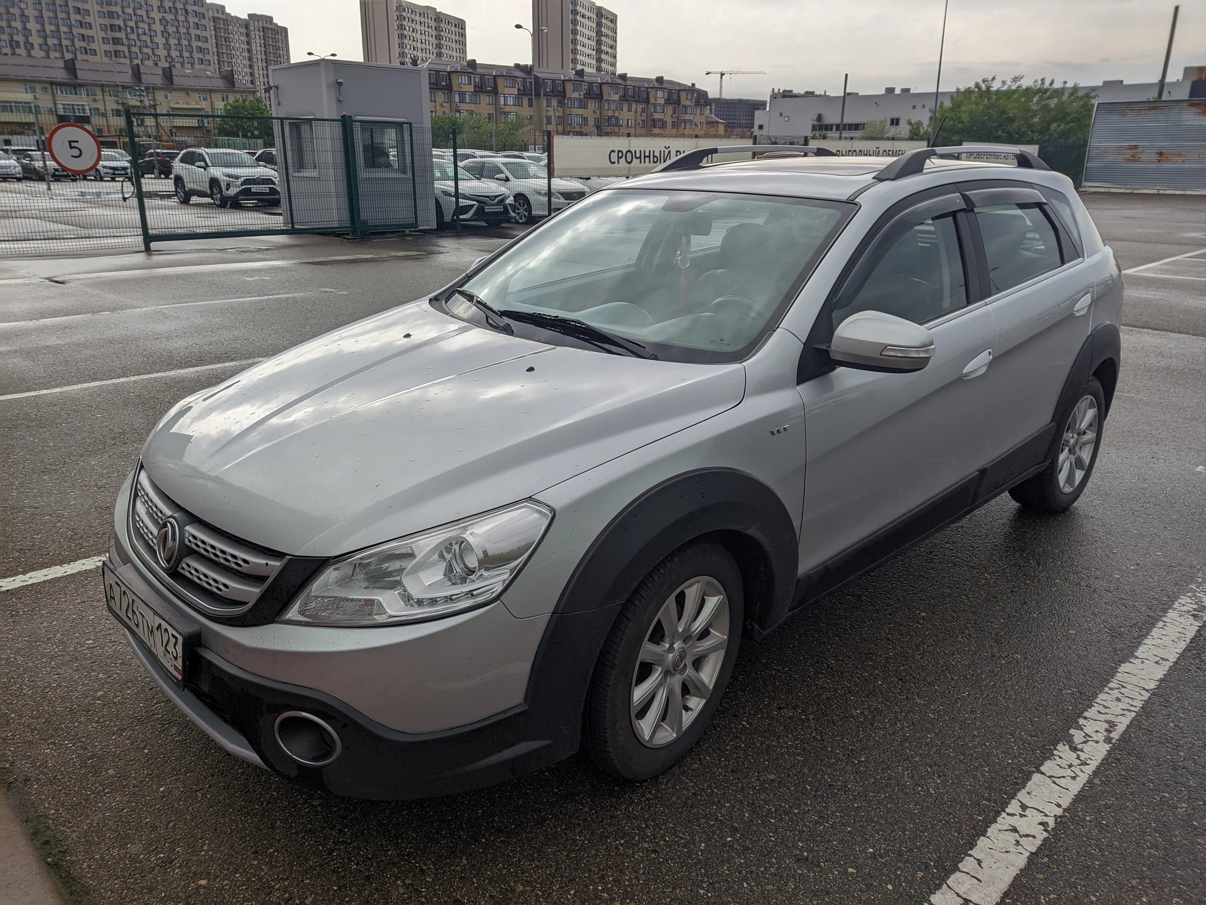 Внешний вид автомобиля — DFM H30