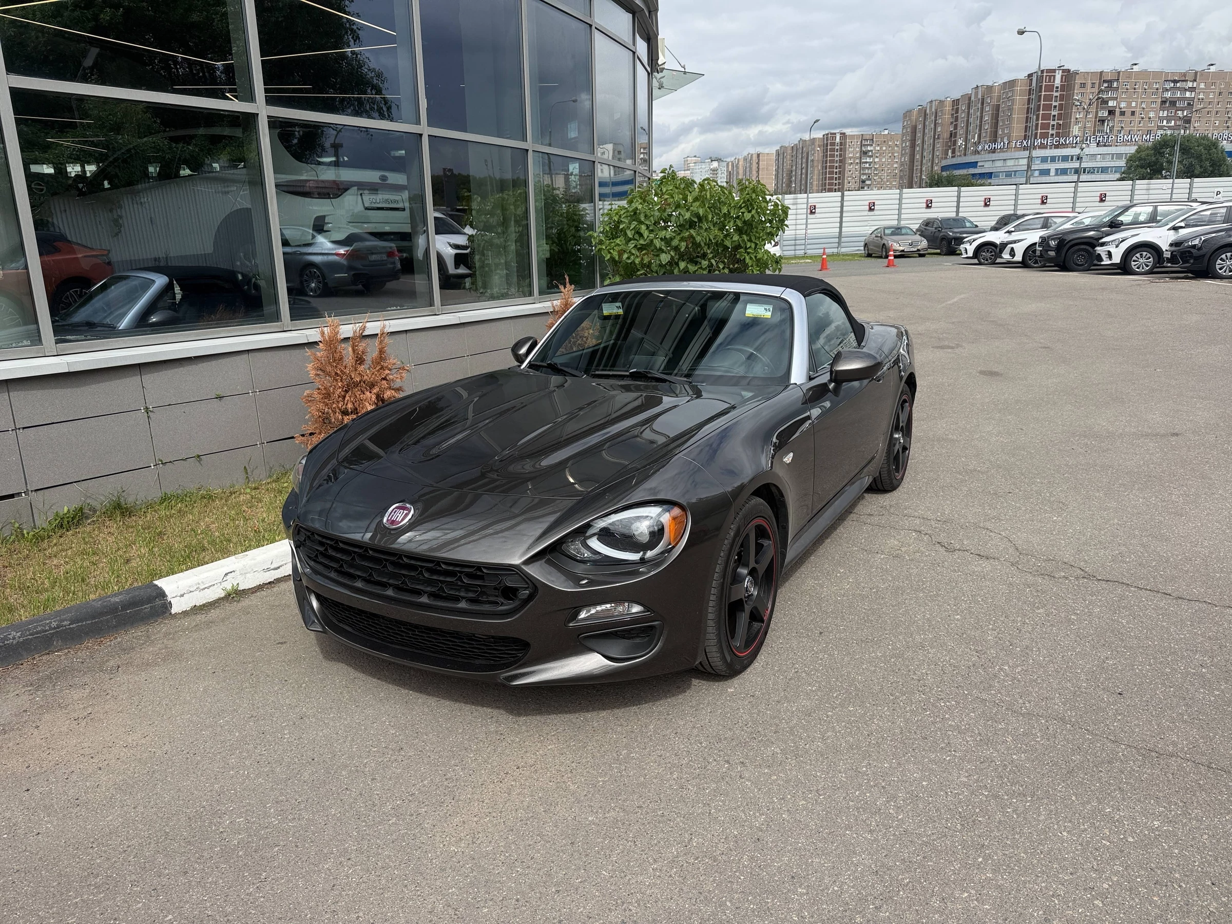 Внешний вид автомобиля — FIAT 124 Spider