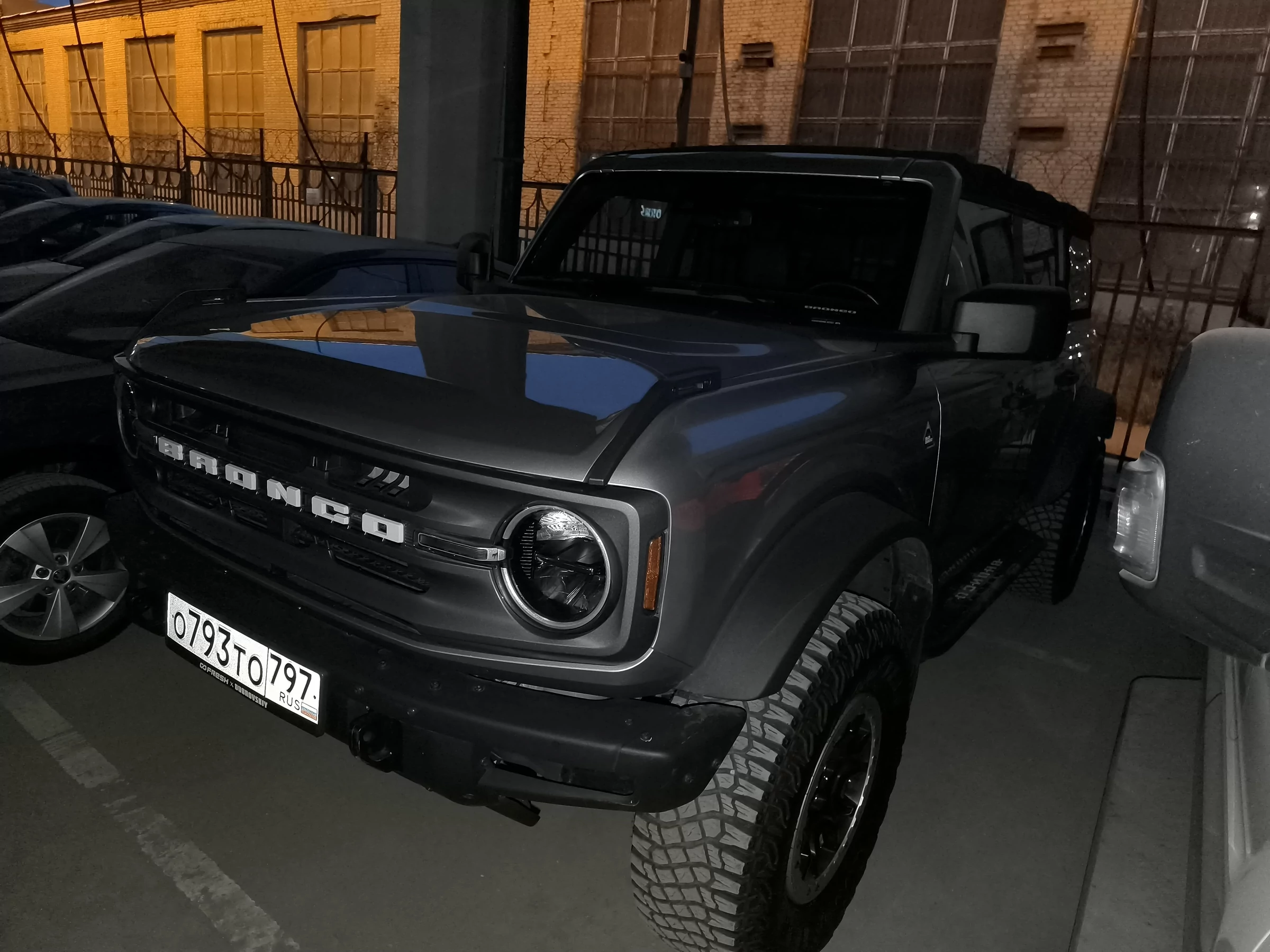 Внешний вид автомобиля — FORD BRONCO