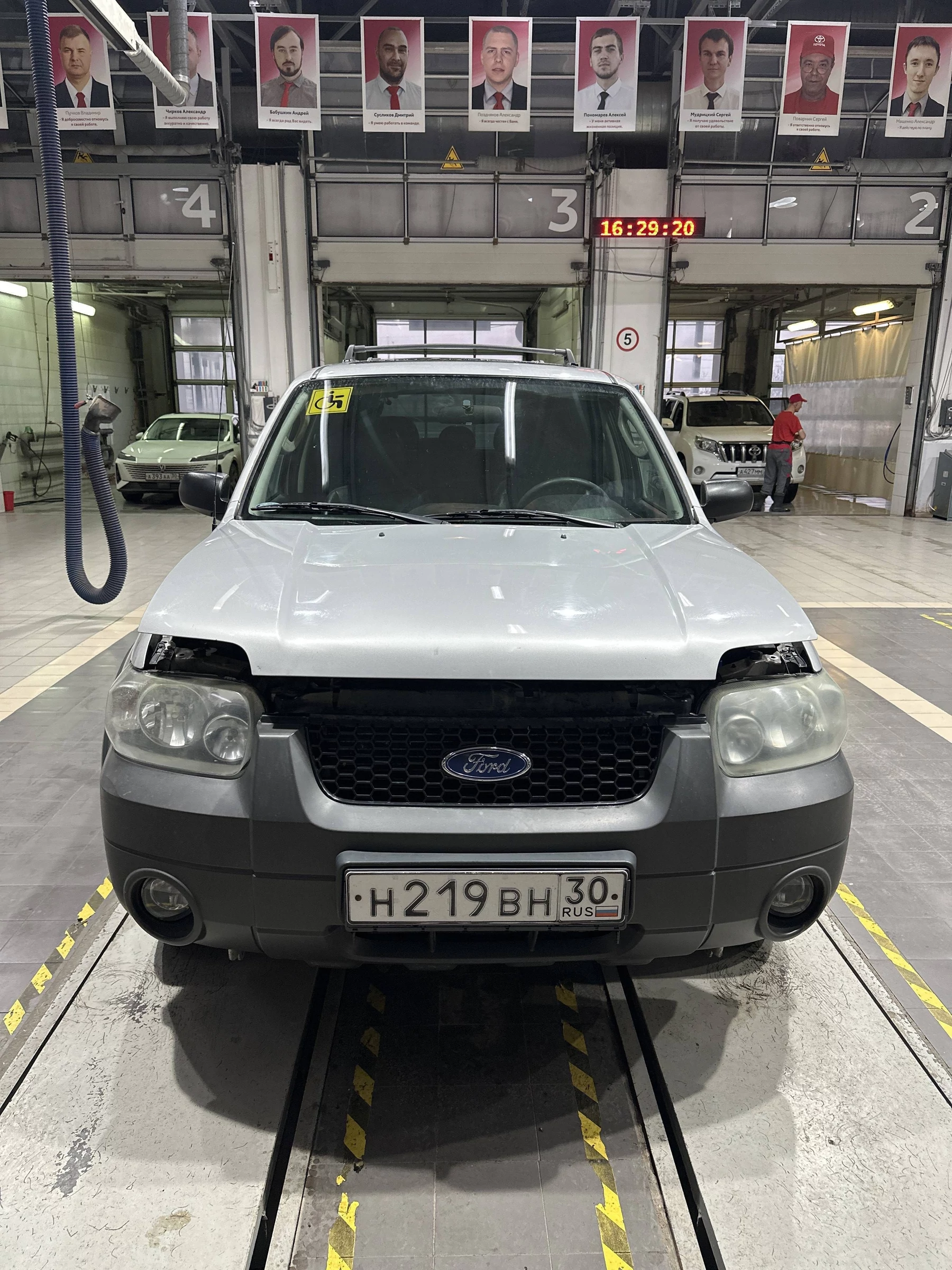 Внешний вид автомобиля — FORD Maverick