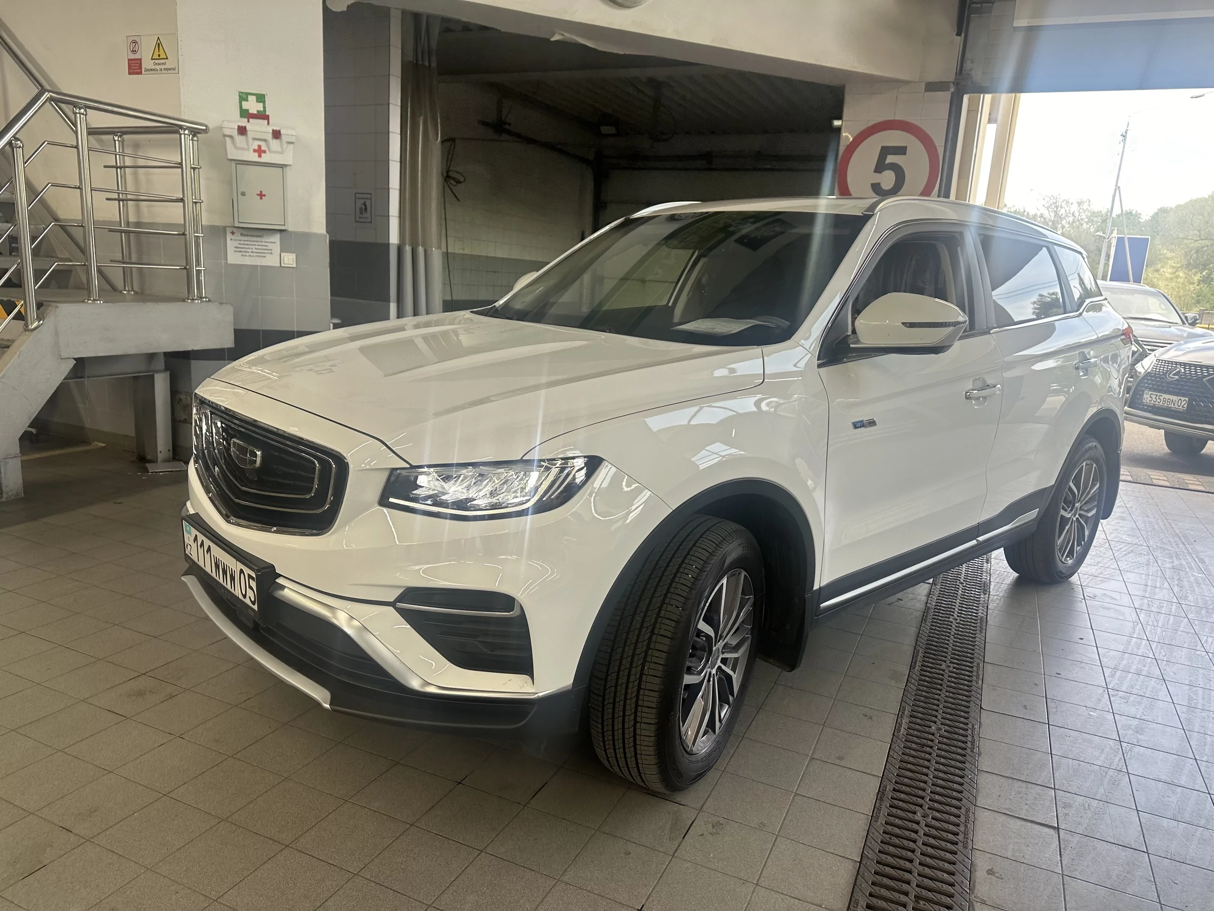 Внешний вид автомобиля — GEELY AZKARRA