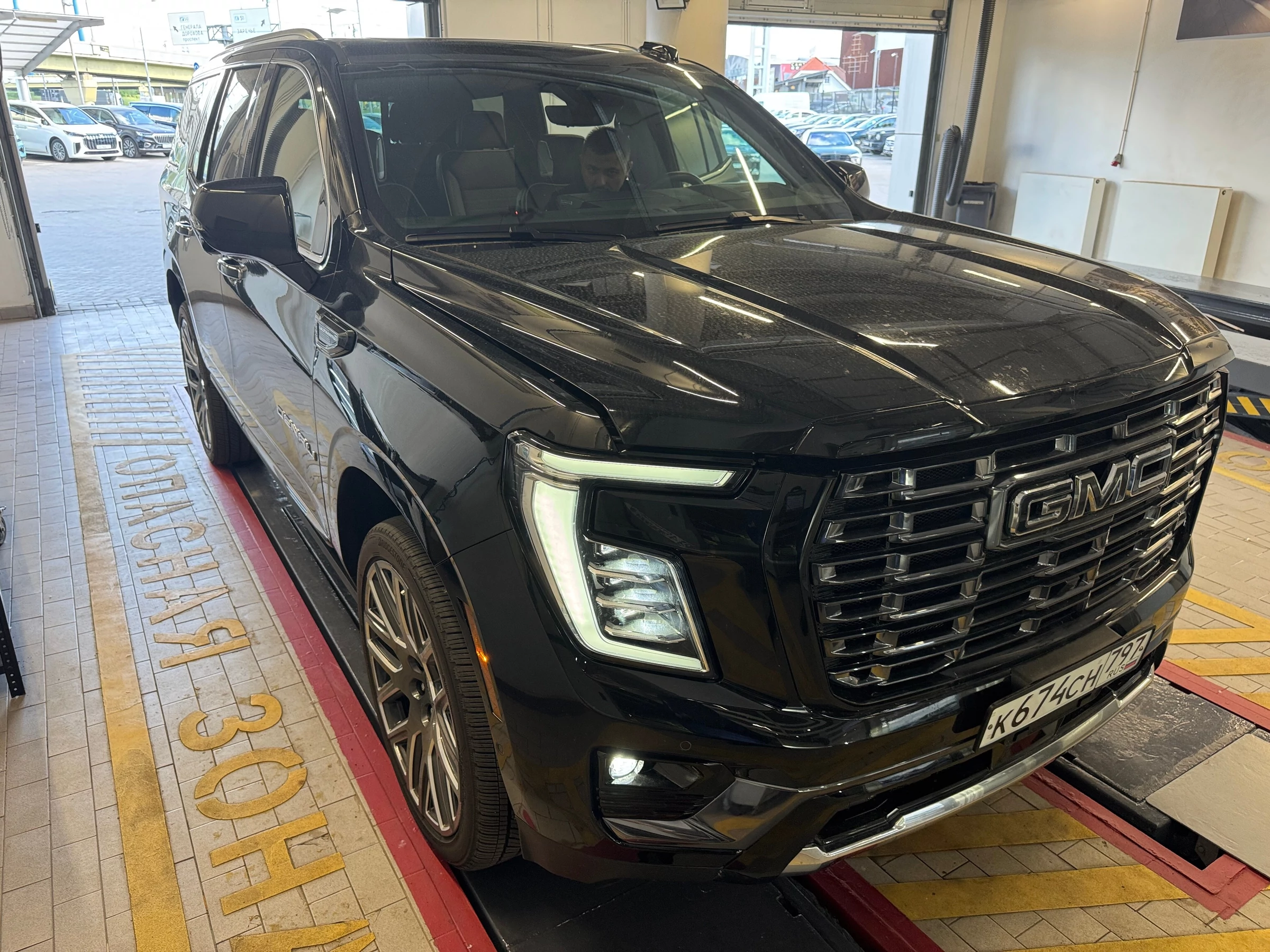 Внешний вид автомобиля — GMC Yukon