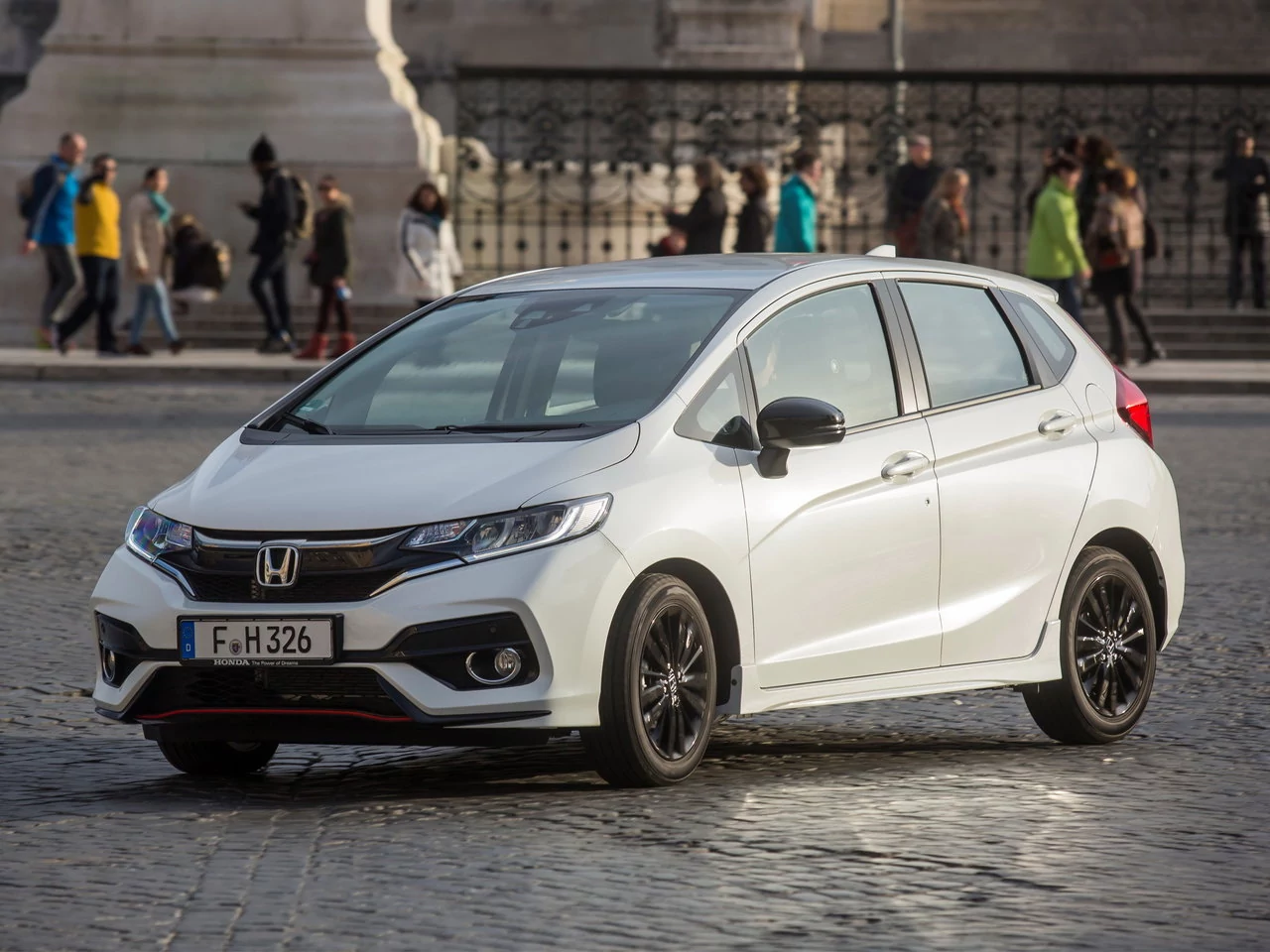 Внешний вид автомобиля — HONDA JAZZ