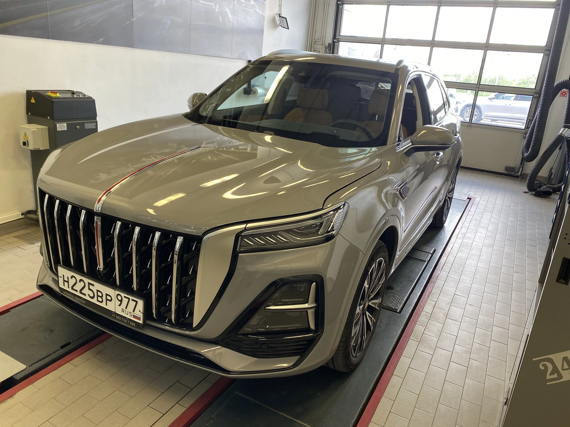Внешний вид автомобиля — HONGQI HS5