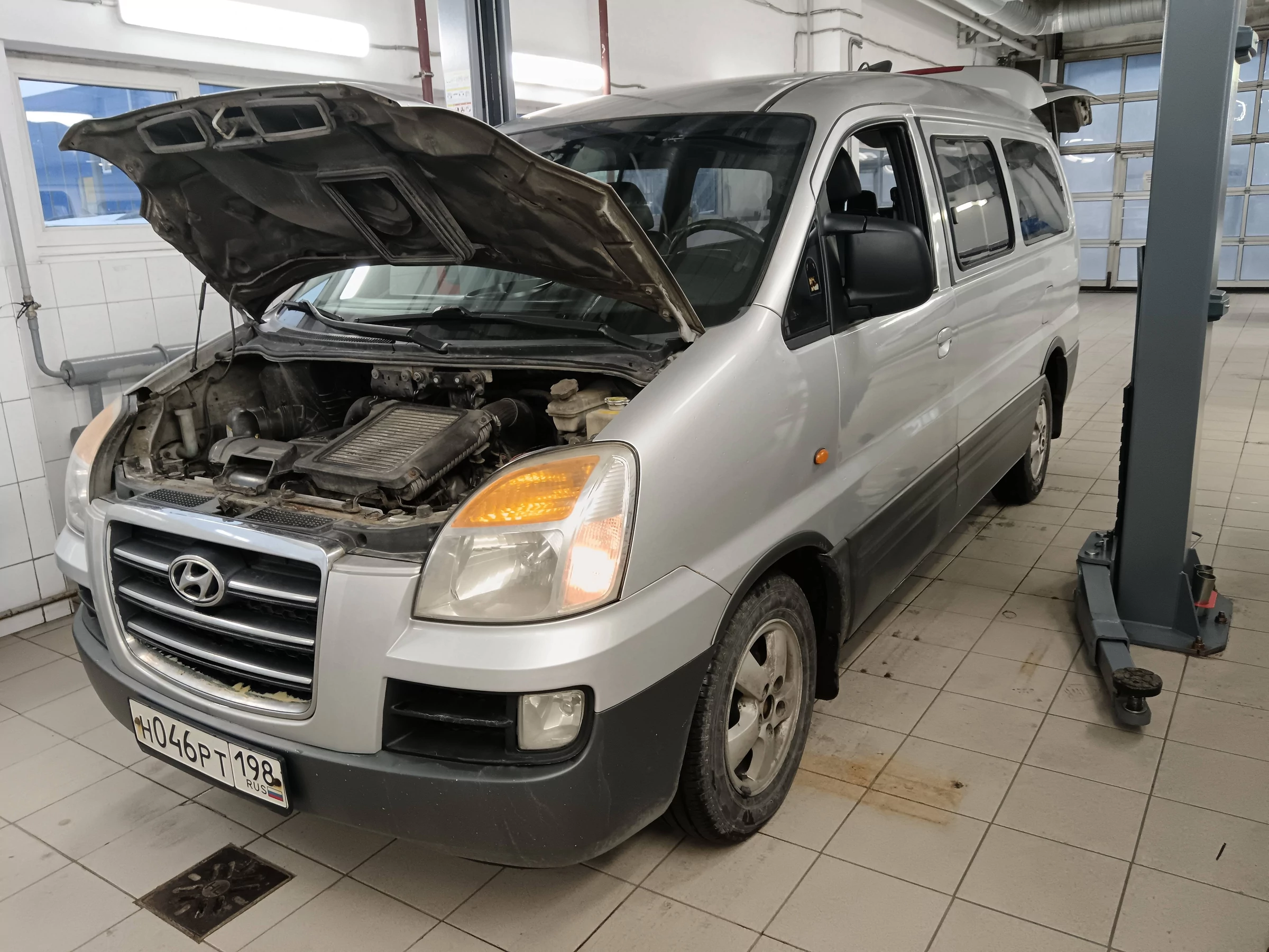 Внешний вид автомобиля — HYUNDAI H1 (STAREX)