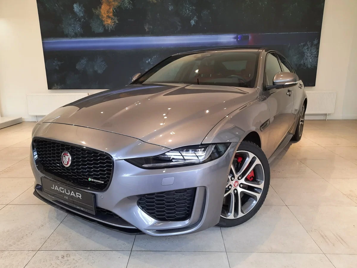 Внешний вид автомобиля — JAGUAR XE