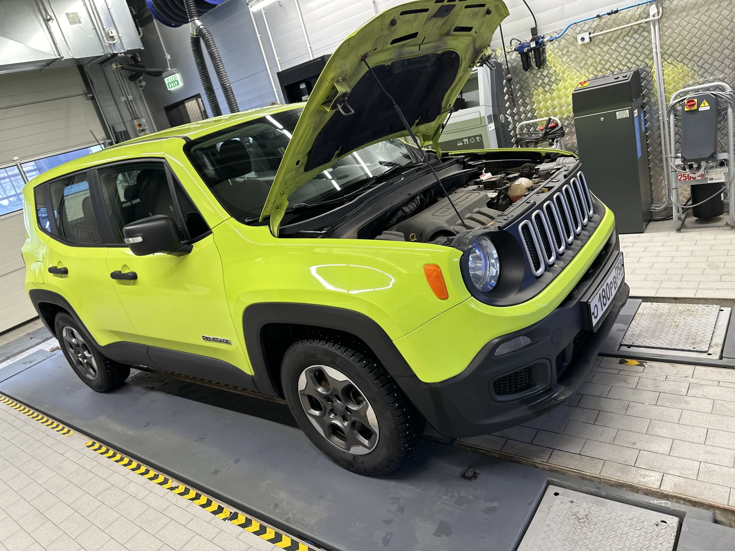 Внешний вид автомобиля — JEEP RENEGADE