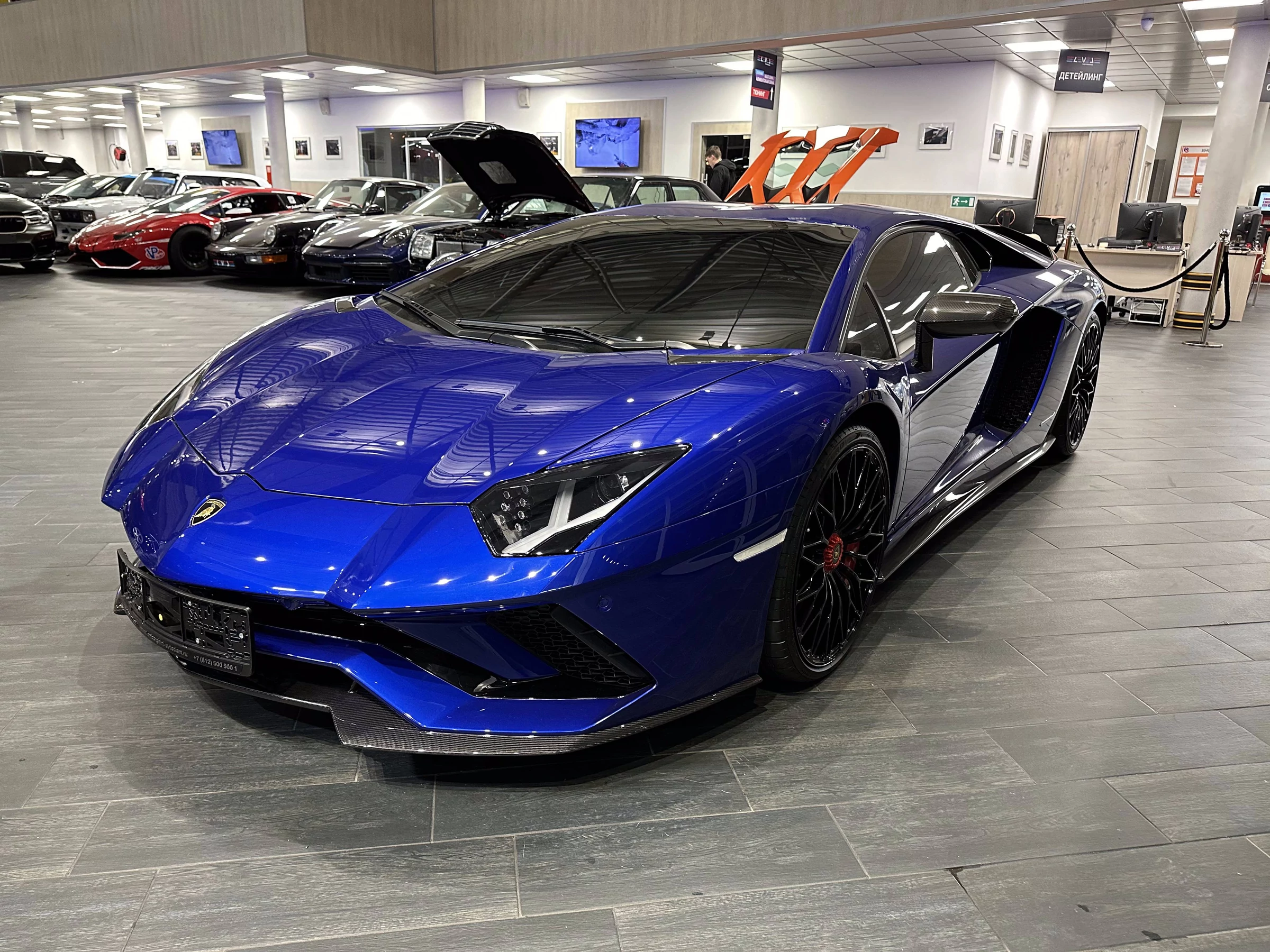 Внешний вид автомобиля — LAMBORGHINI AVENTADOR