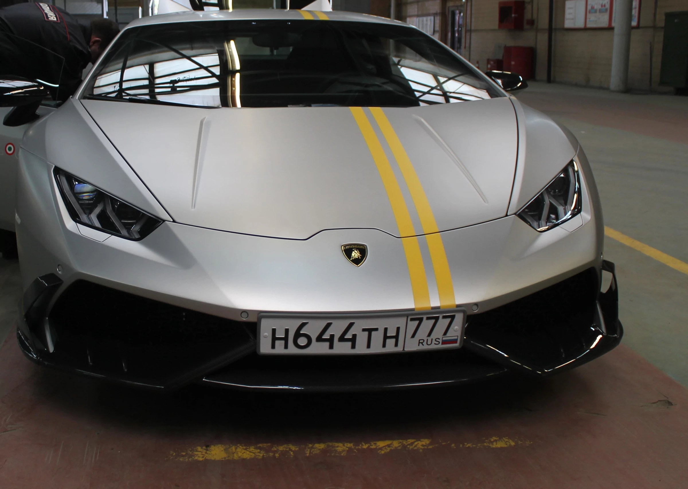 Внешний вид автомобиля — LAMBORGHINI HURACAN