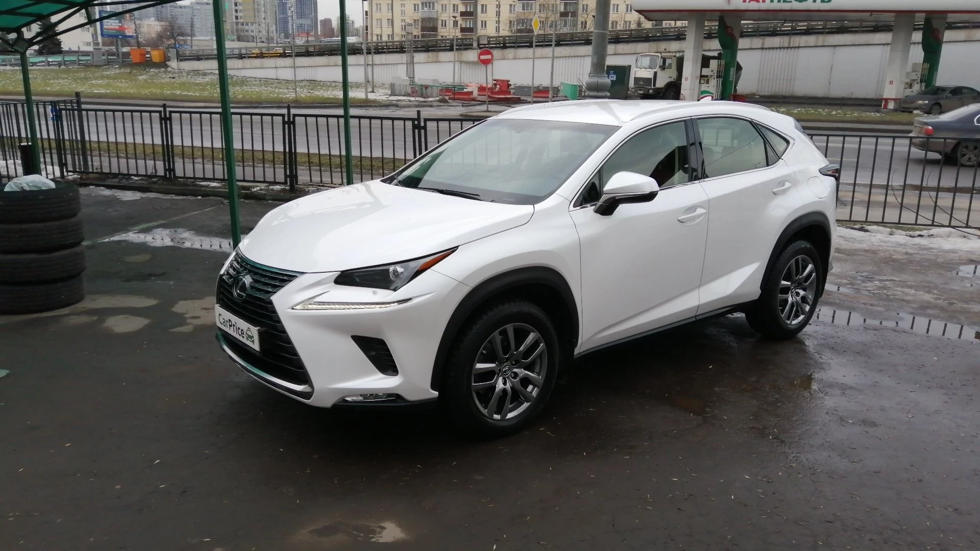 Внешний вид автомобиля — LEXUS NX