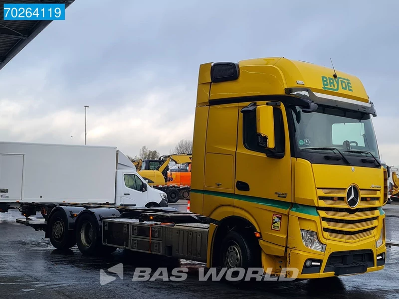 Внешний вид автомобиля — MERCEDES ACTROS