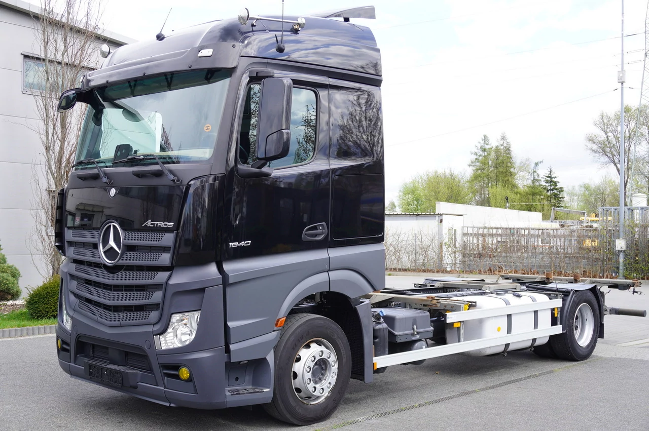 Внешний вид автомобиля — MERCEDES ACTROS