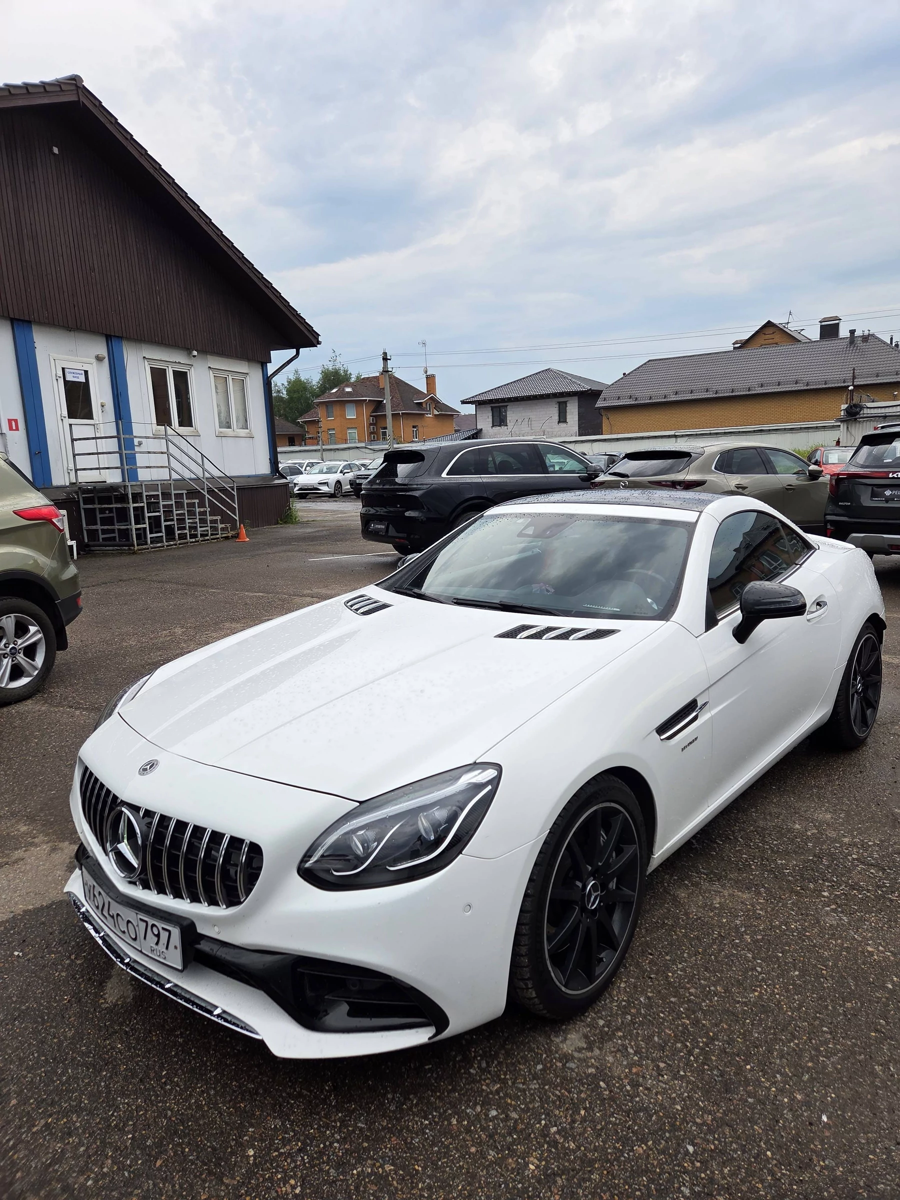 Внешний вид автомобиля — MERCEDES SLC-CLASS