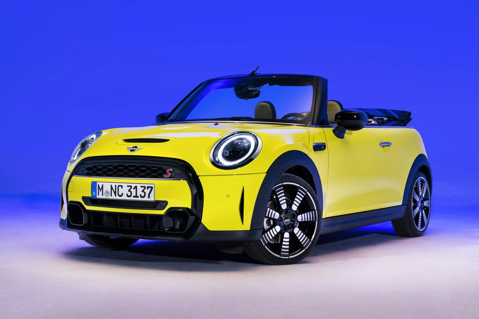 Внешний вид автомобиля — MINI CABRIO