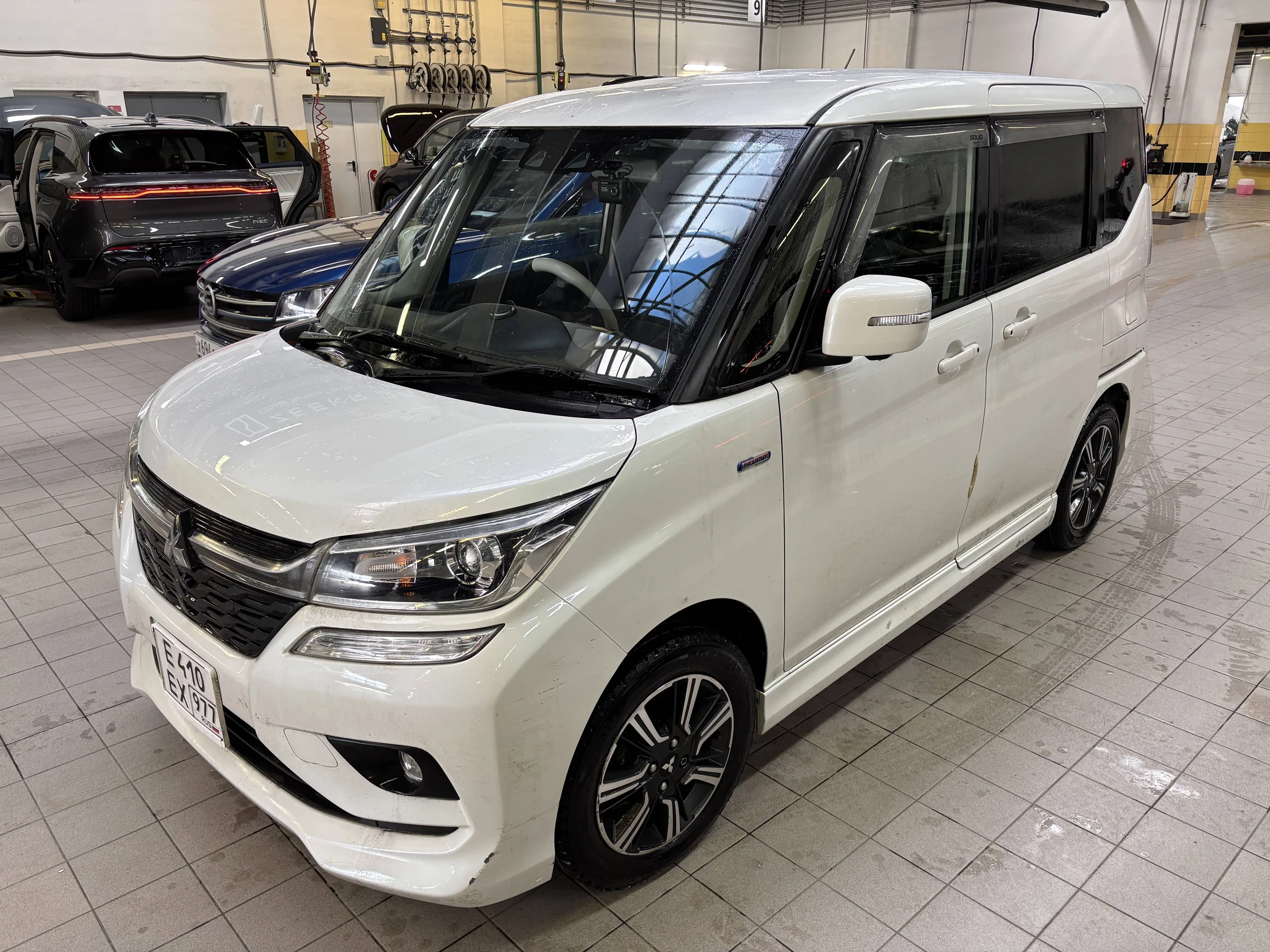 Внешний вид автомобиля — MITSUBISHI Delica