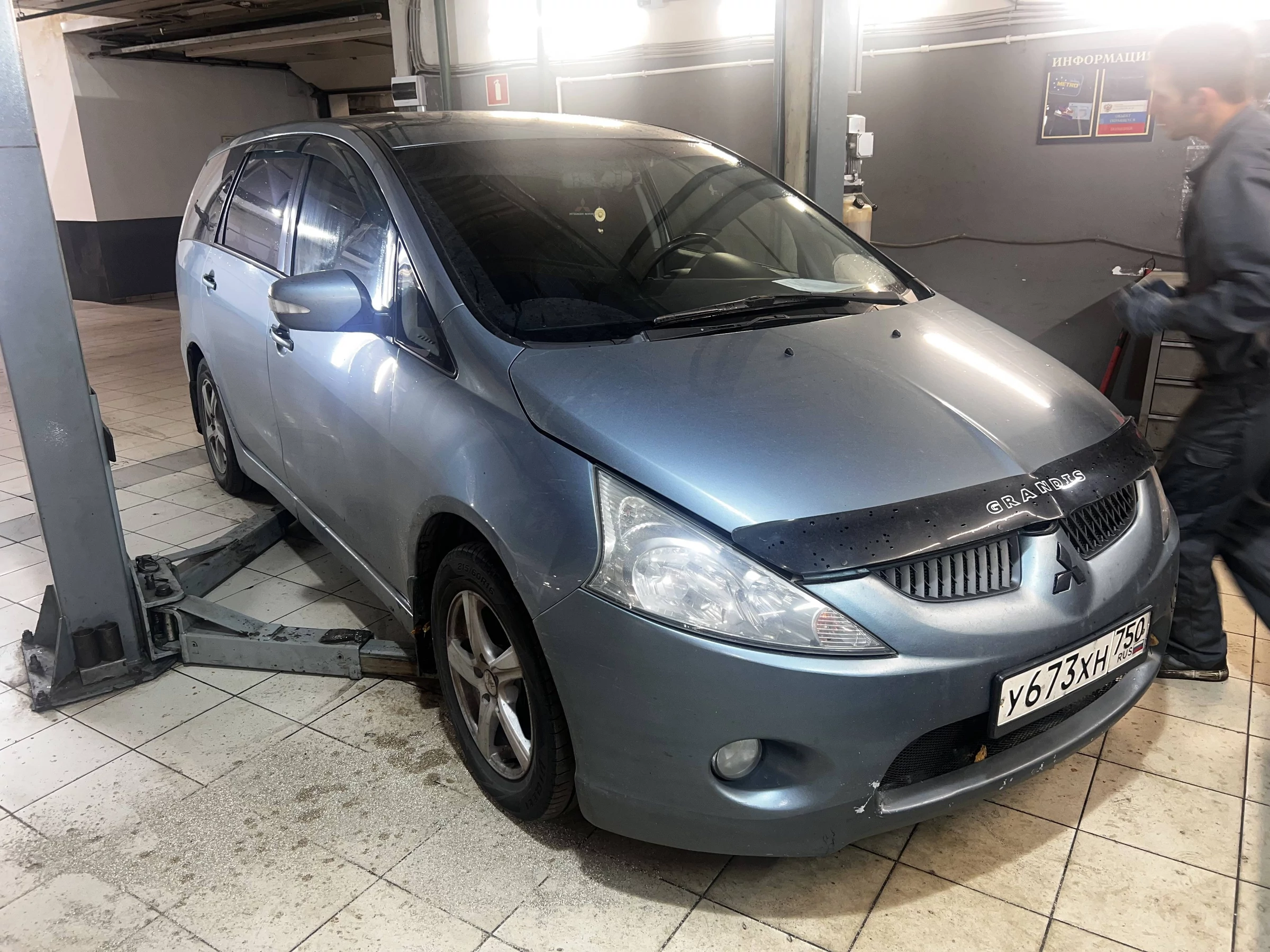 Внешний вид автомобиля — MITSUBISHI Grandis