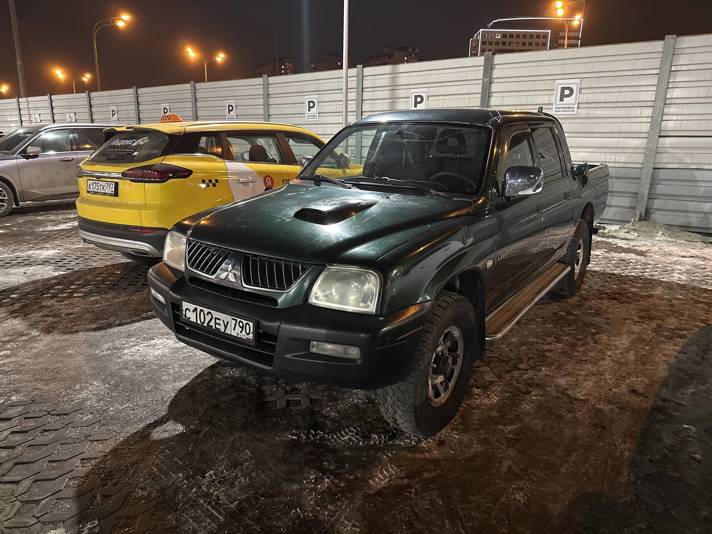 Внешний вид автомобиля — MITSUBISHI L200