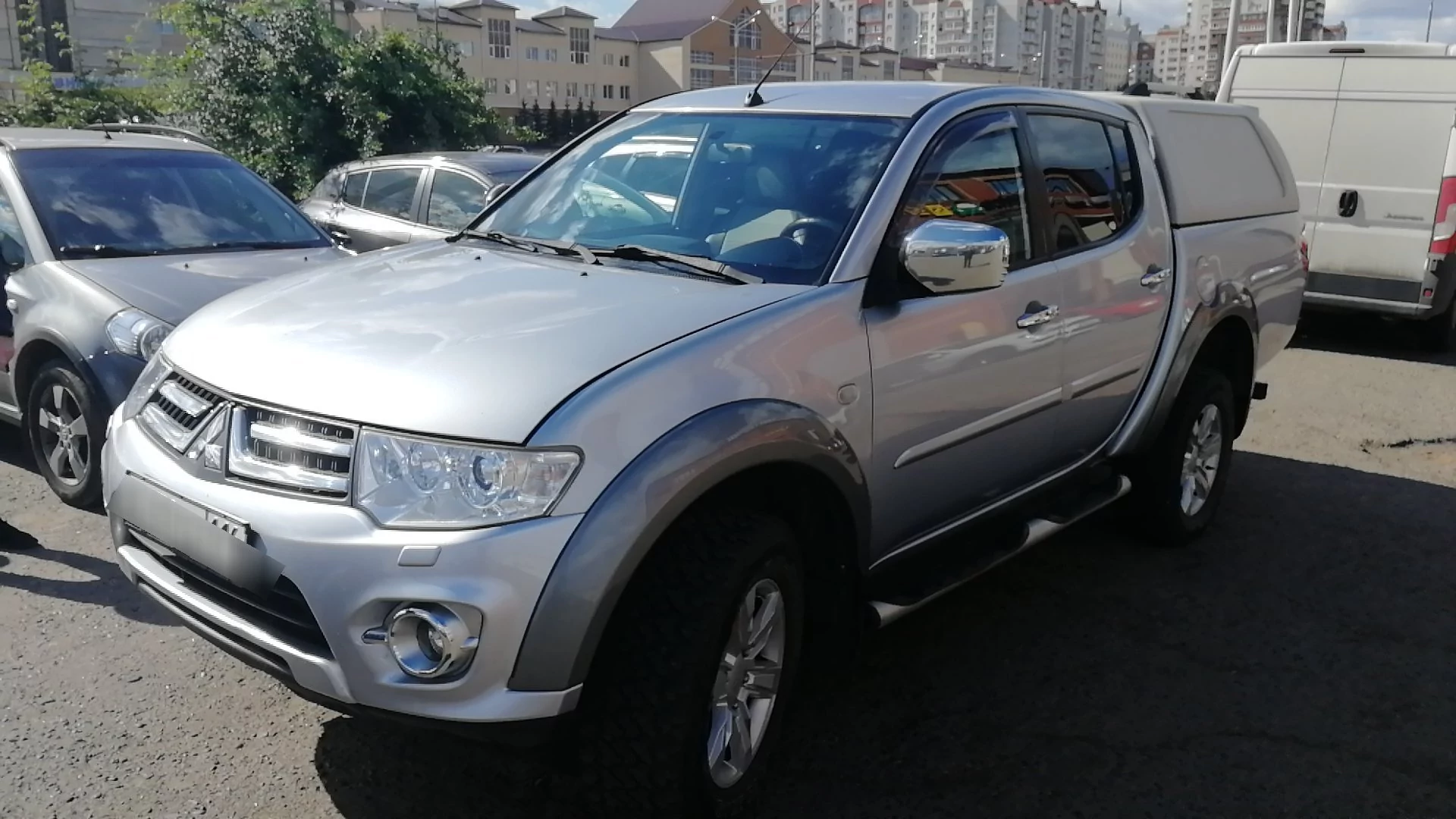 Внешний вид автомобиля — MITSUBISHI L200