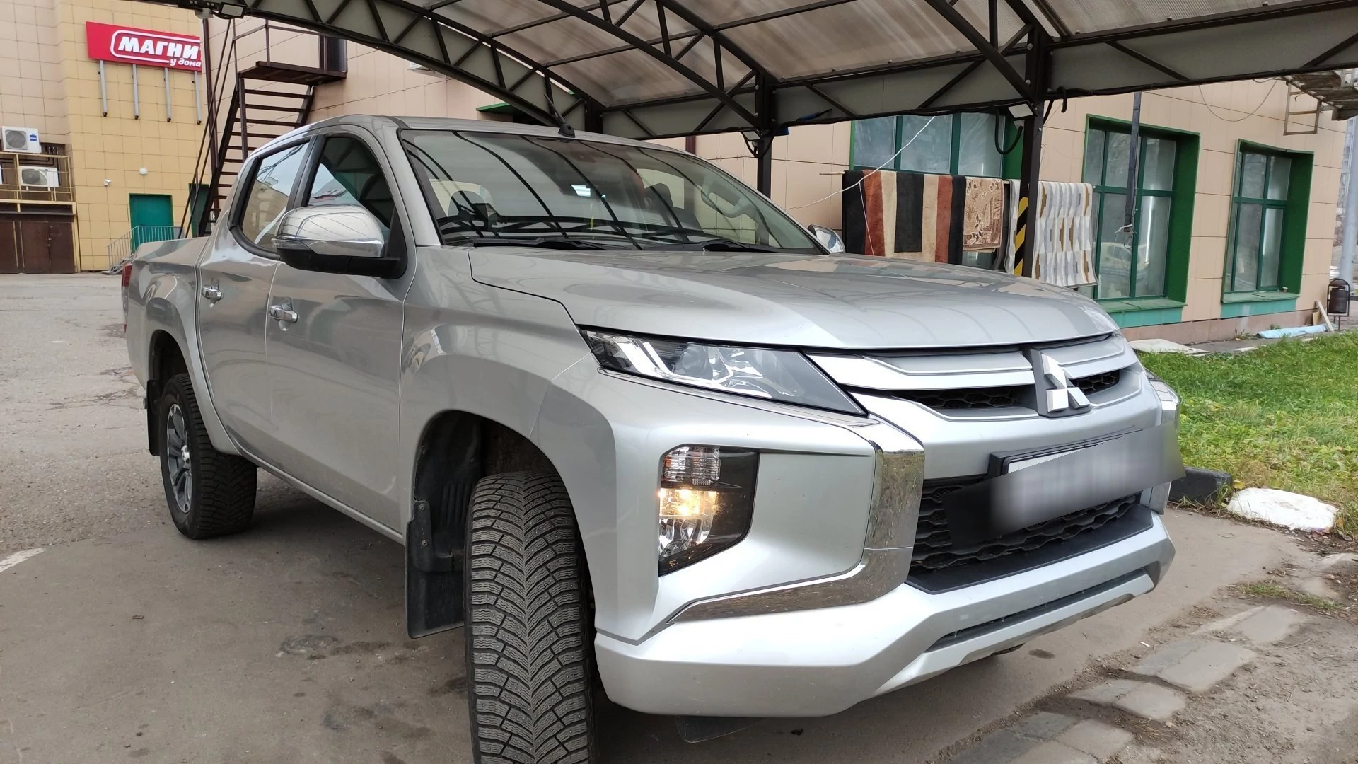 Внешний вид автомобиля — MITSUBISHI L200