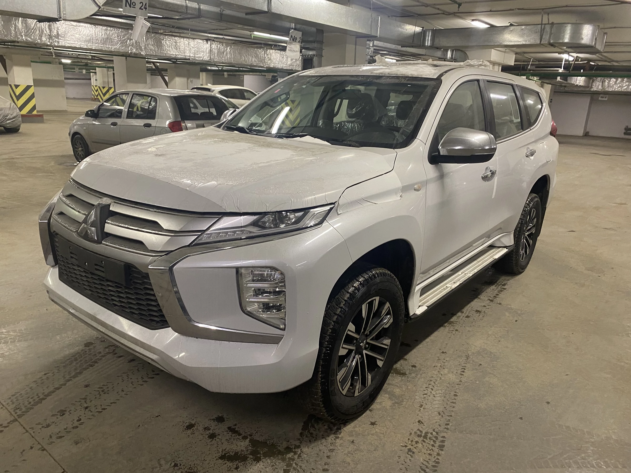 Внешний вид автомобиля — MITSUBISHI MONTERO SPORT