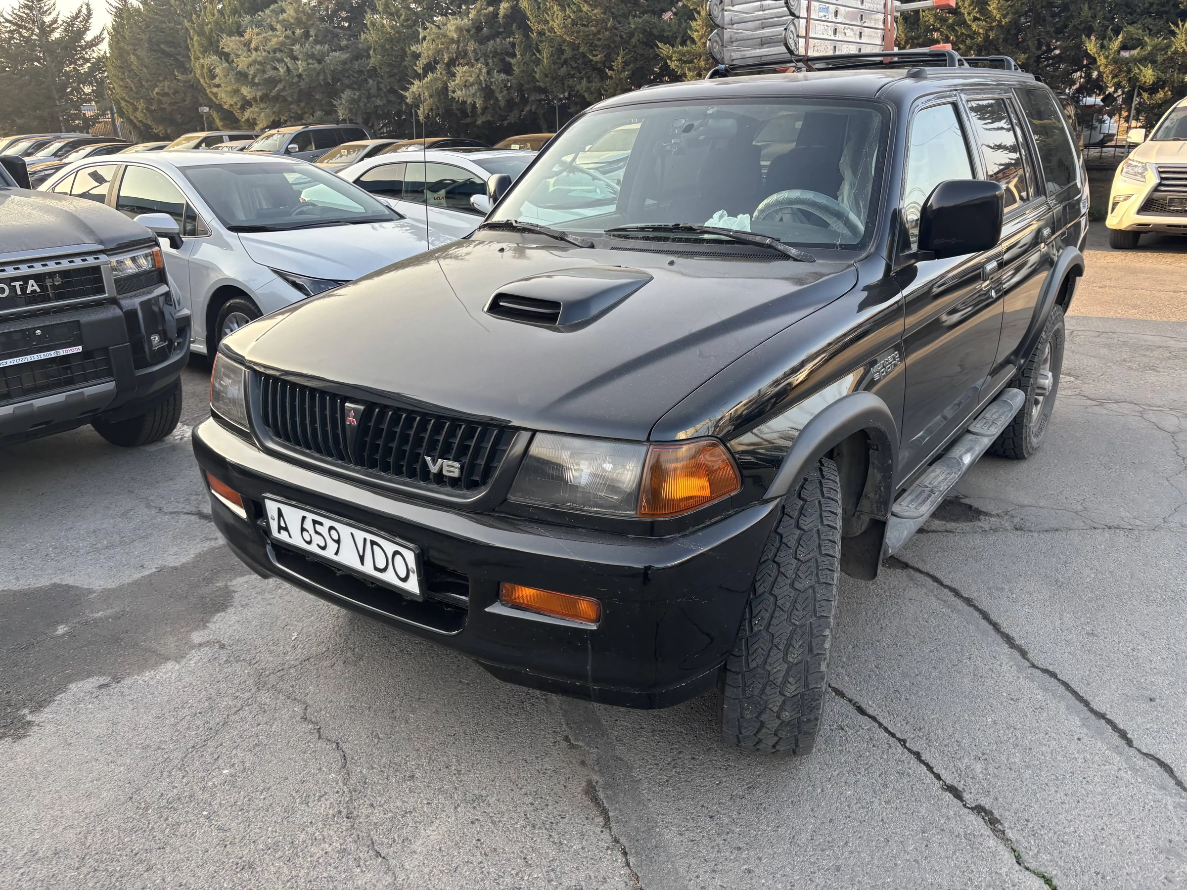 Внешний вид автомобиля — MITSUBISHI Montero