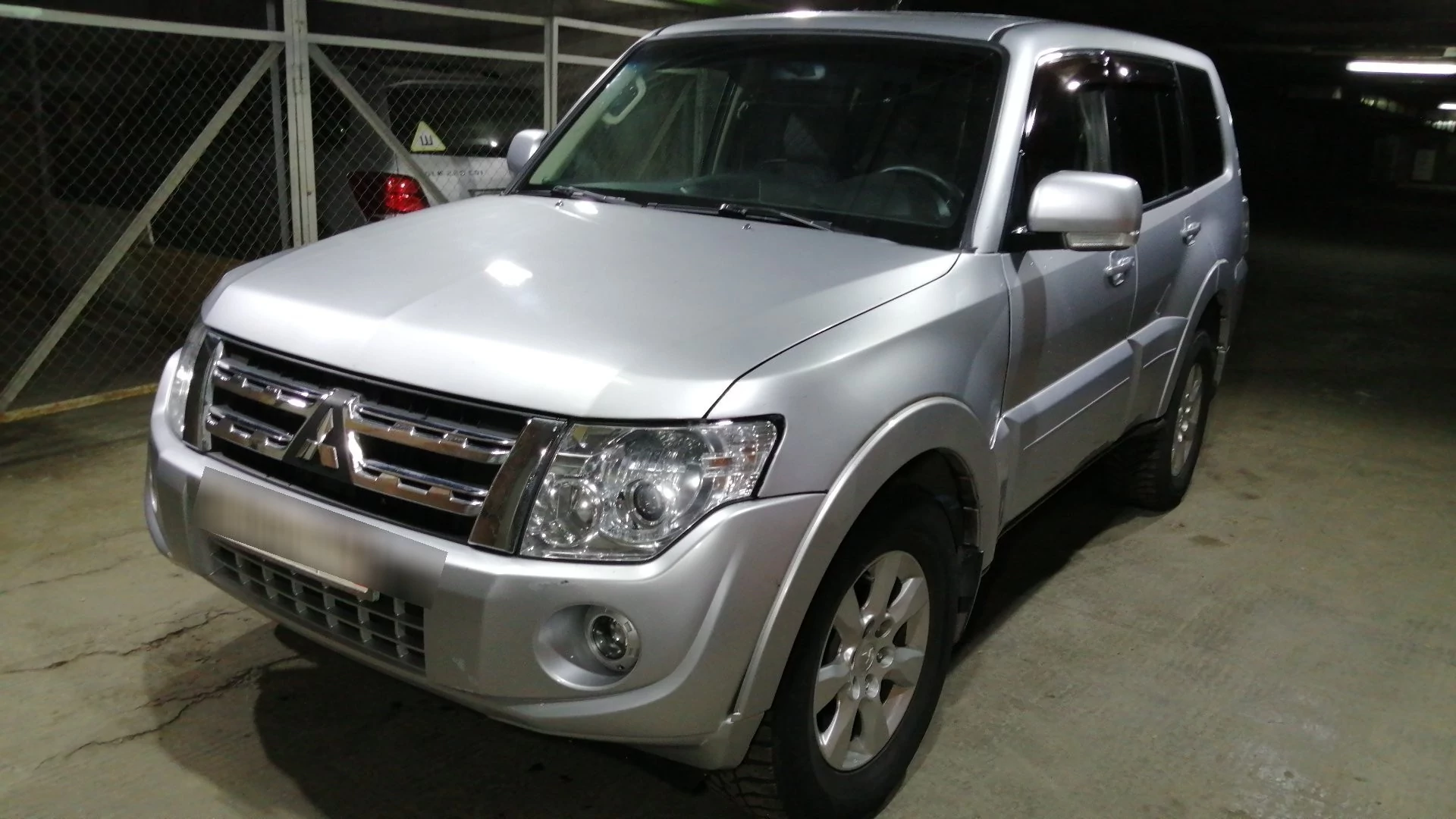 Внешний вид автомобиля — MITSUBISHI PAJERO