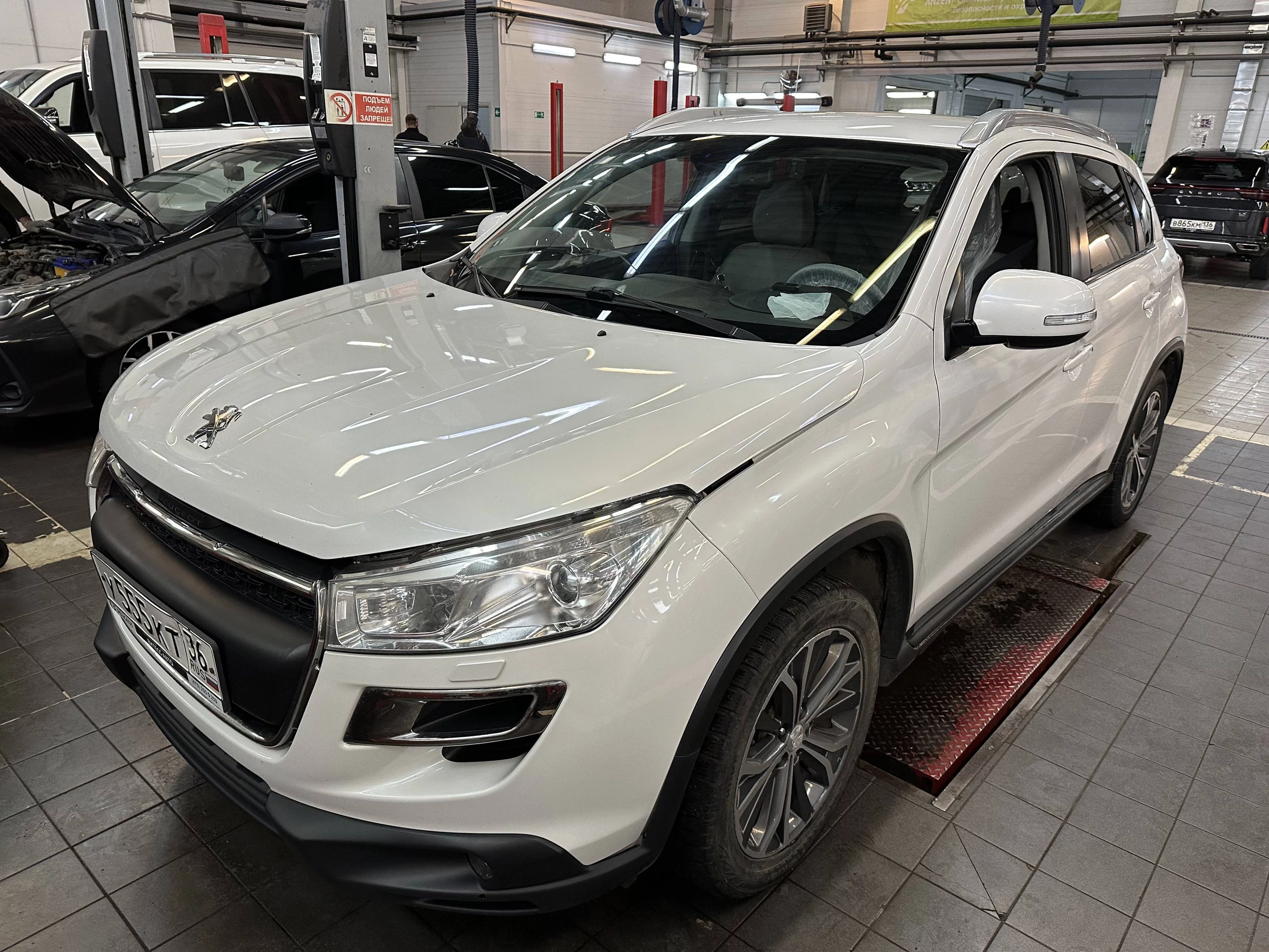 Внешний вид автомобиля — PEUGEOT 4008