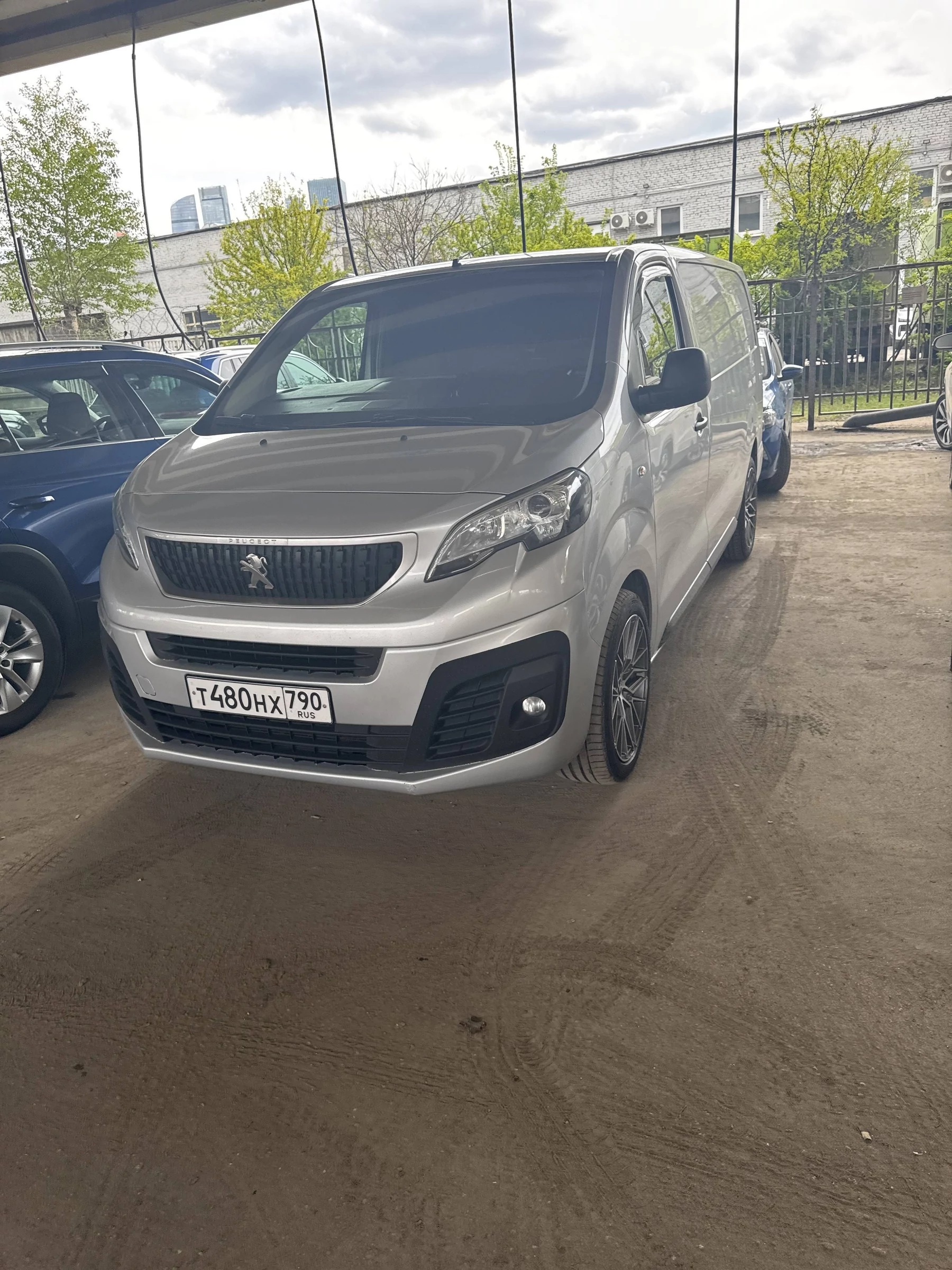 Внешний вид автомобиля — PEUGEOT Expert