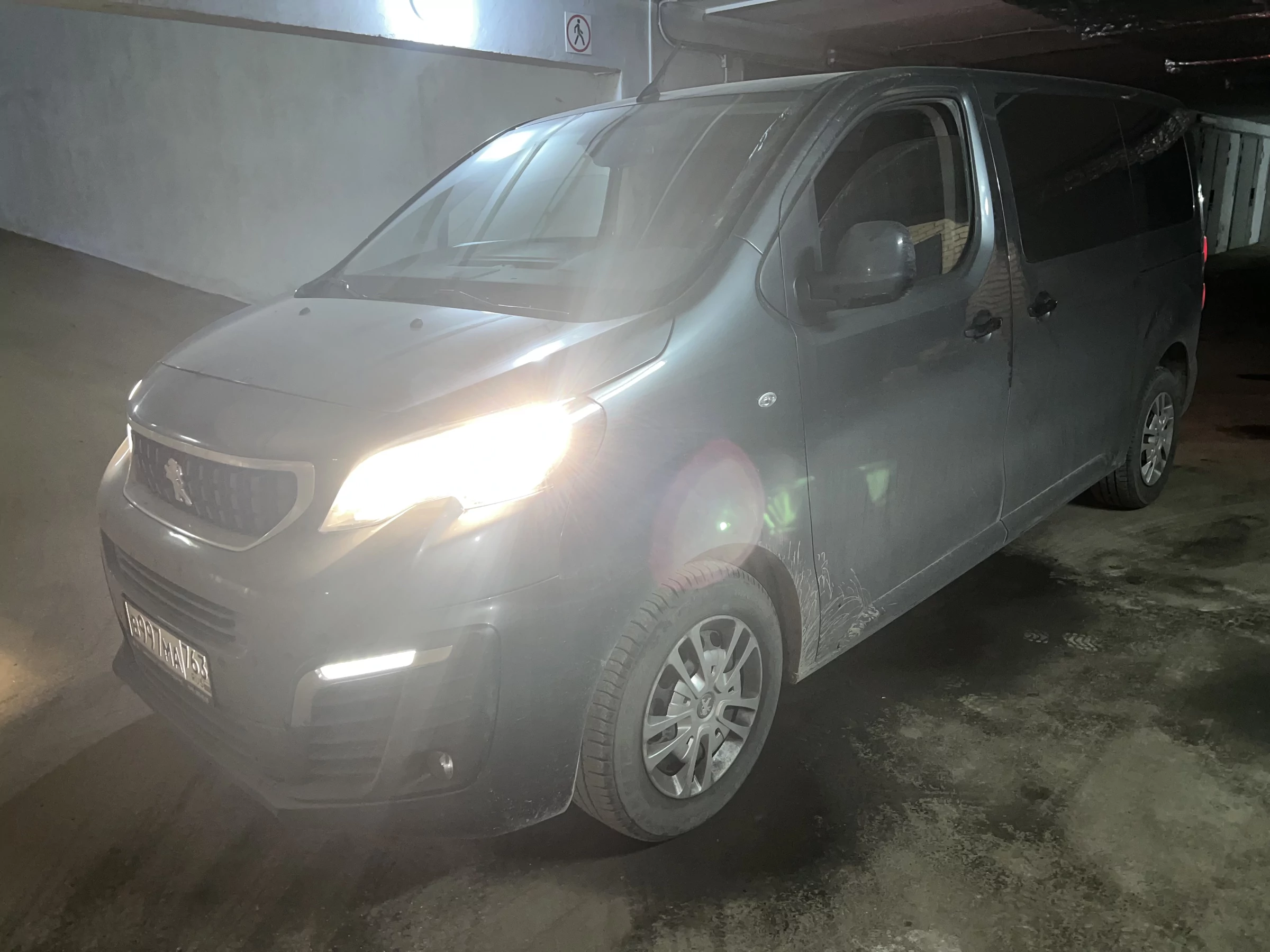 Внешний вид автомобиля — PEUGEOT TRAVELLER