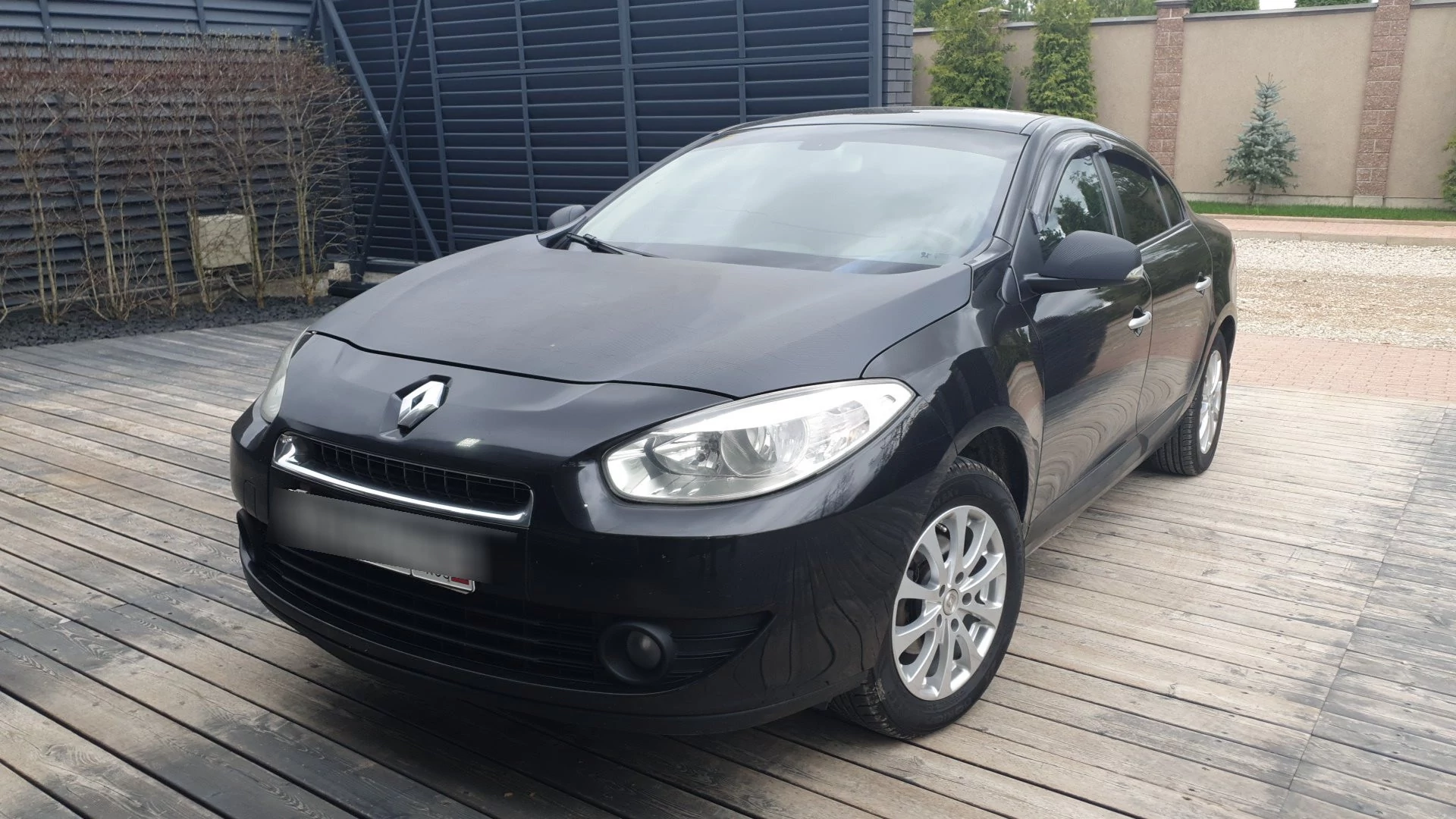 Внешний вид автомобиля — RENAULT FLUENCE