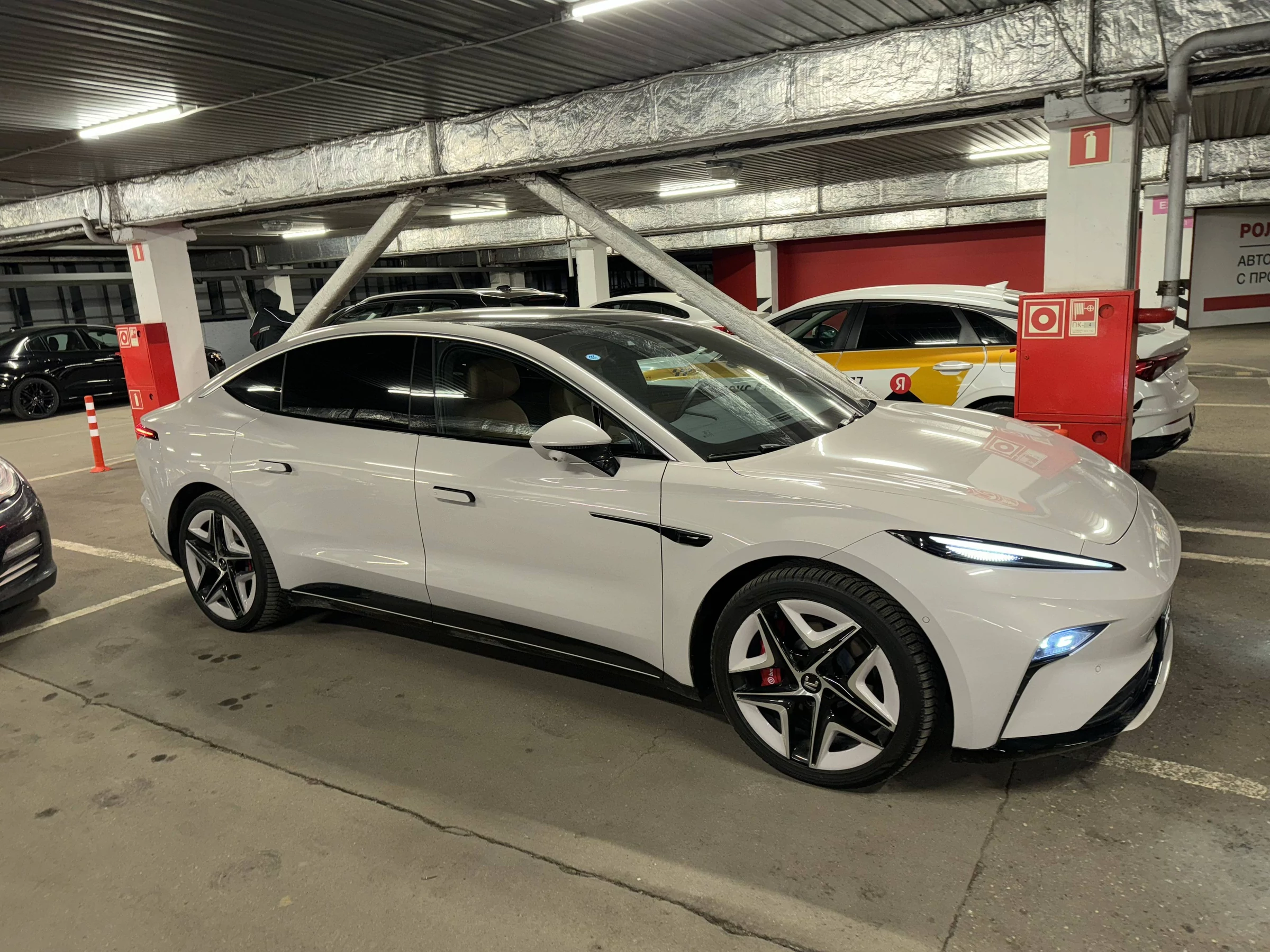 Внешний вид автомобиля — RISING AUTO F7