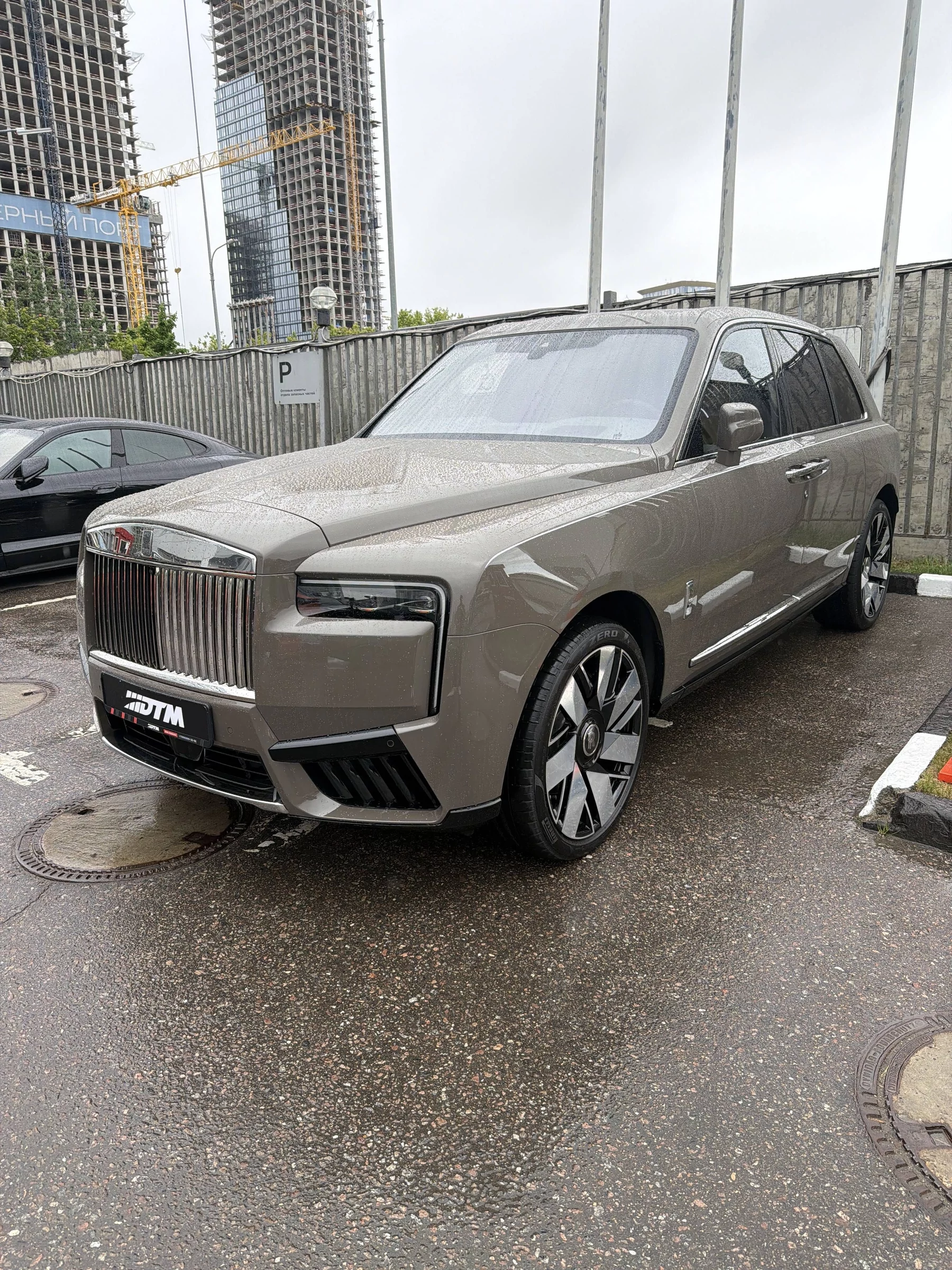 Внешний вид автомобиля — Rolls-Royce CULLINAN