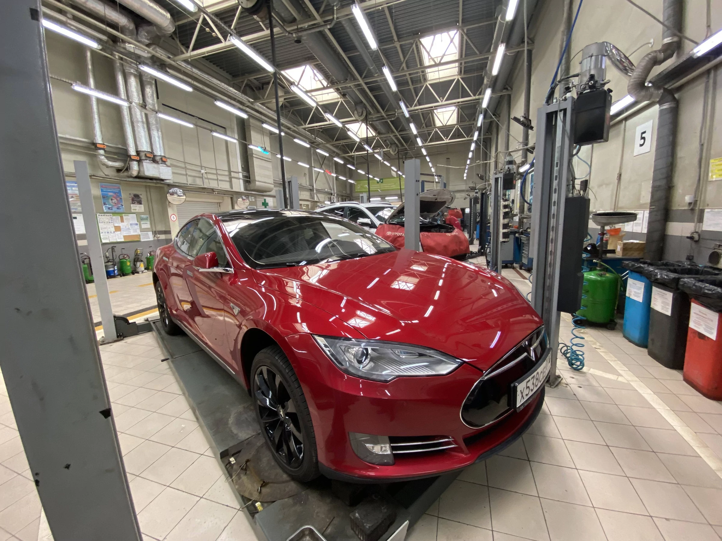 Внешний вид автомобиля — TESLA MODEL S