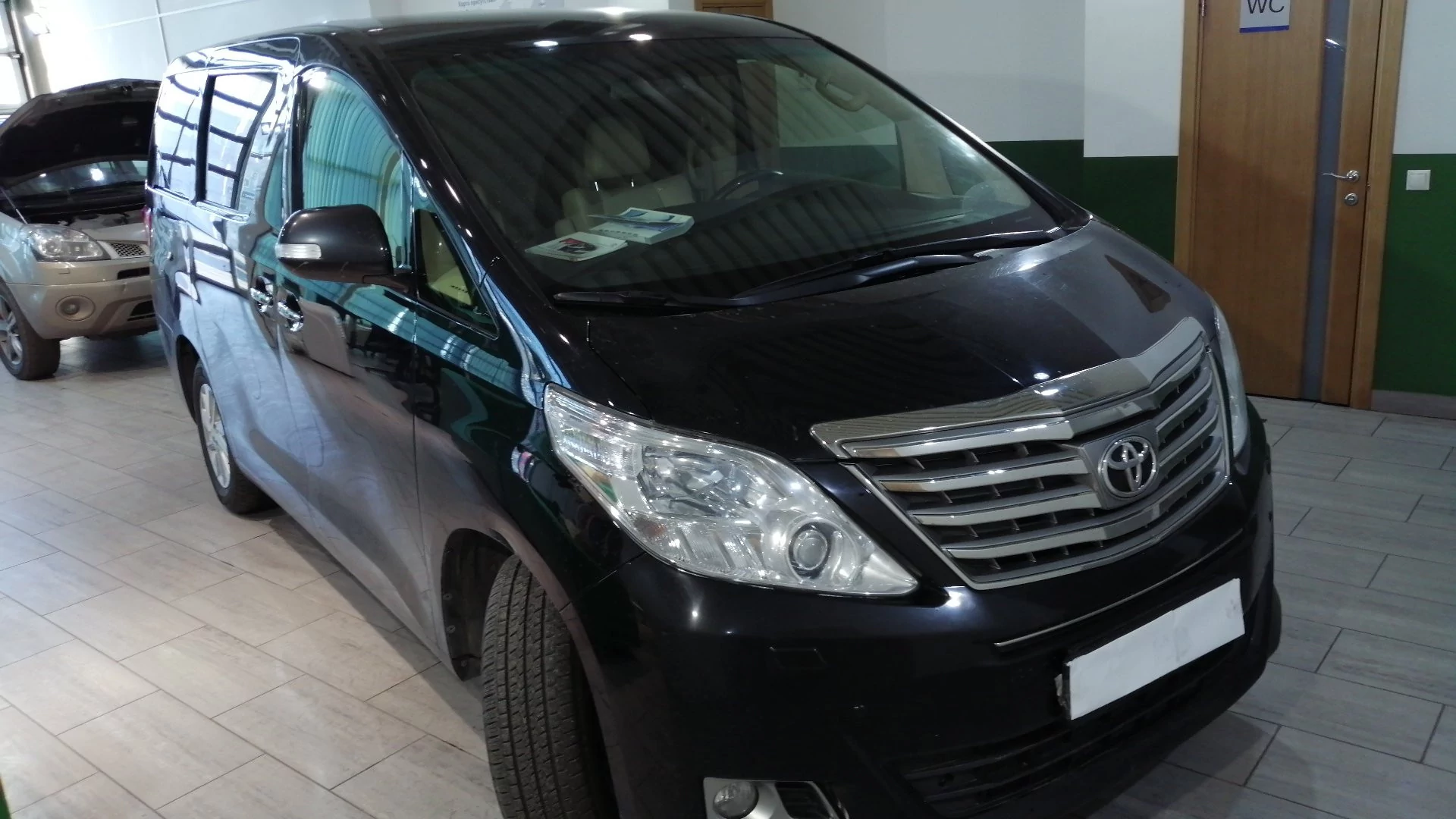 Внешний вид автомобиля — TOYOTA ALPHARD