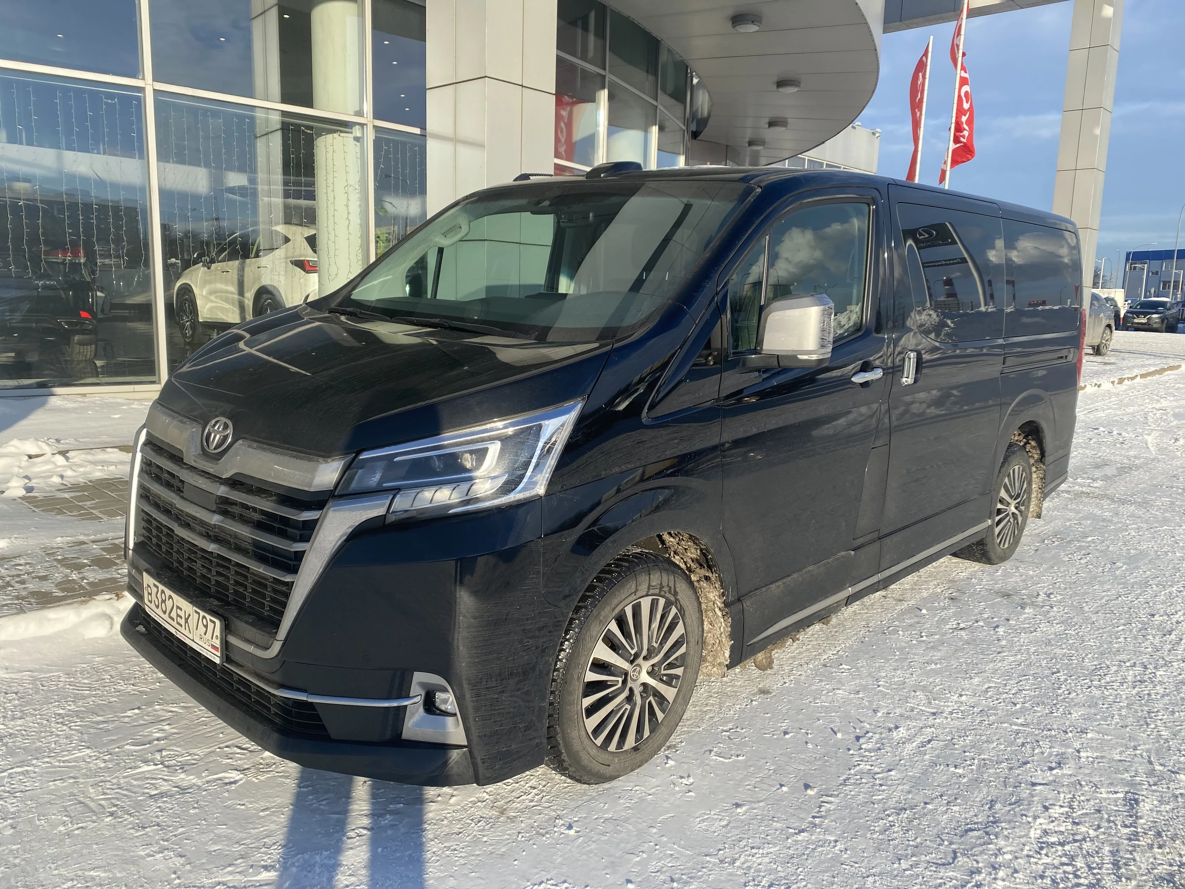 Внешний вид автомобиля — TOYOTA HIACE