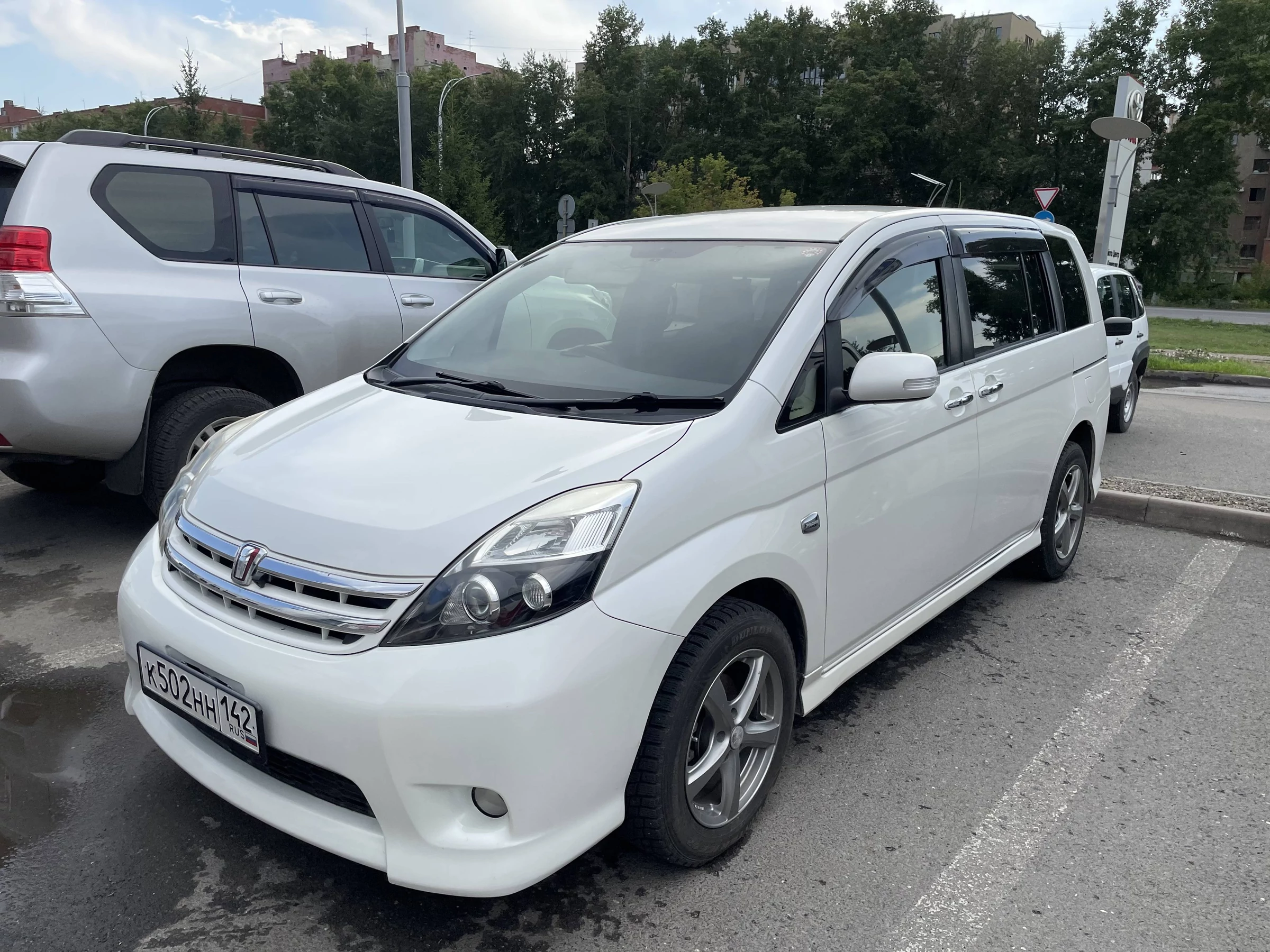 Внешний вид автомобиля — TOYOTA ISis