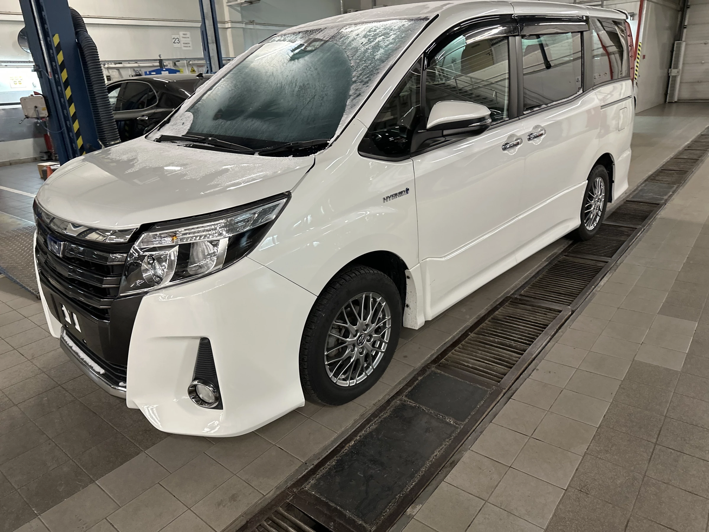 Внешний вид автомобиля — TOYOTA Noah
