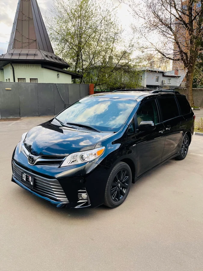 Внешний вид автомобиля — TOYOTA SIENNA