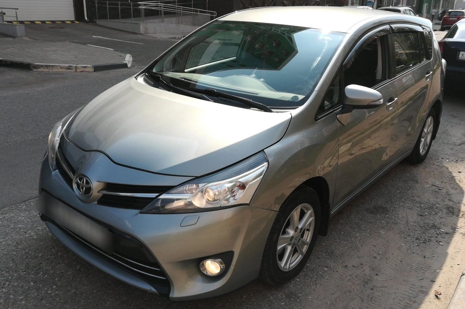 Внешний вид автомобиля — TOYOTA VERSO