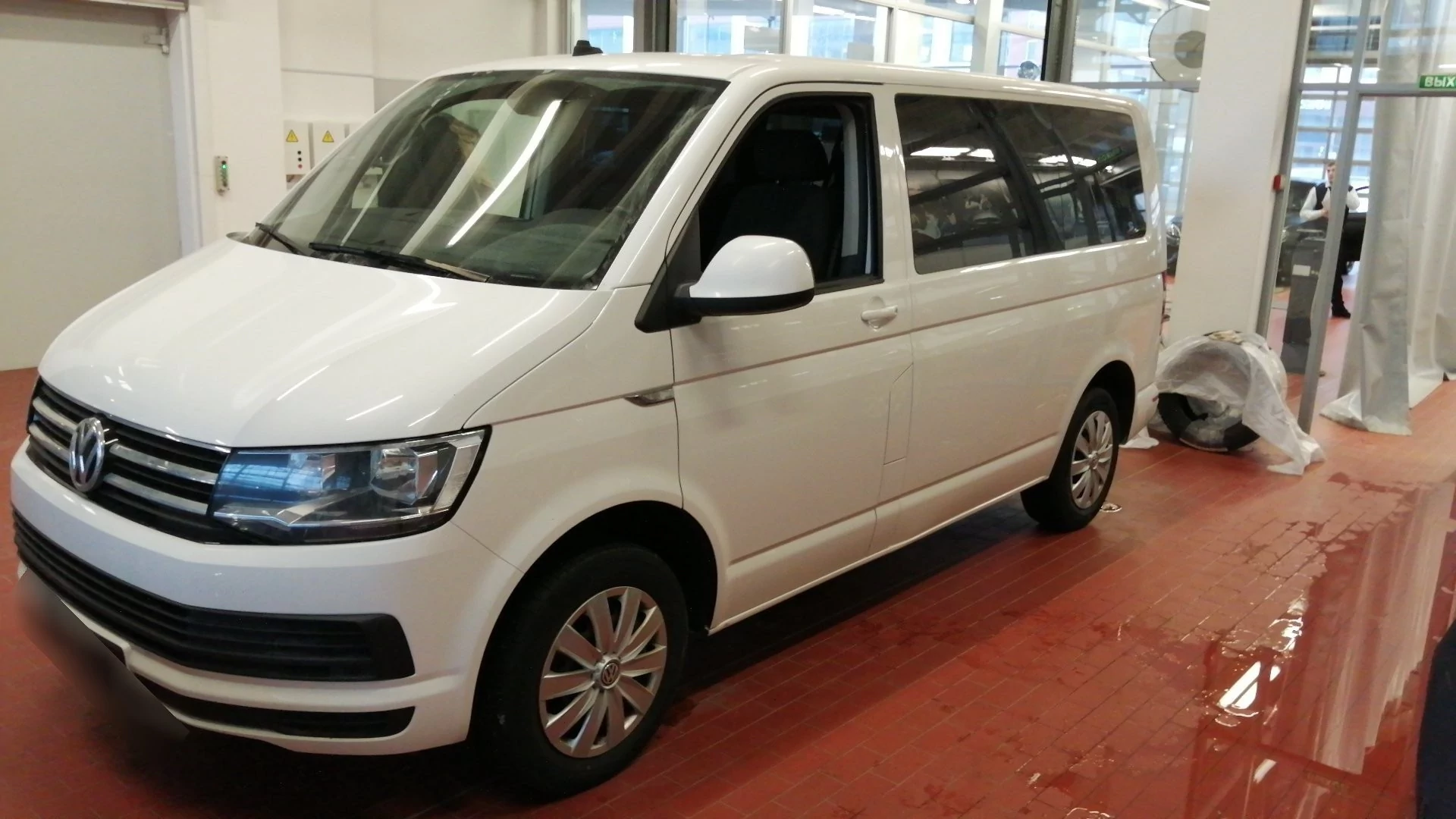 Внешний вид автомобиля — VOLKSWAGEN CARAVELLE