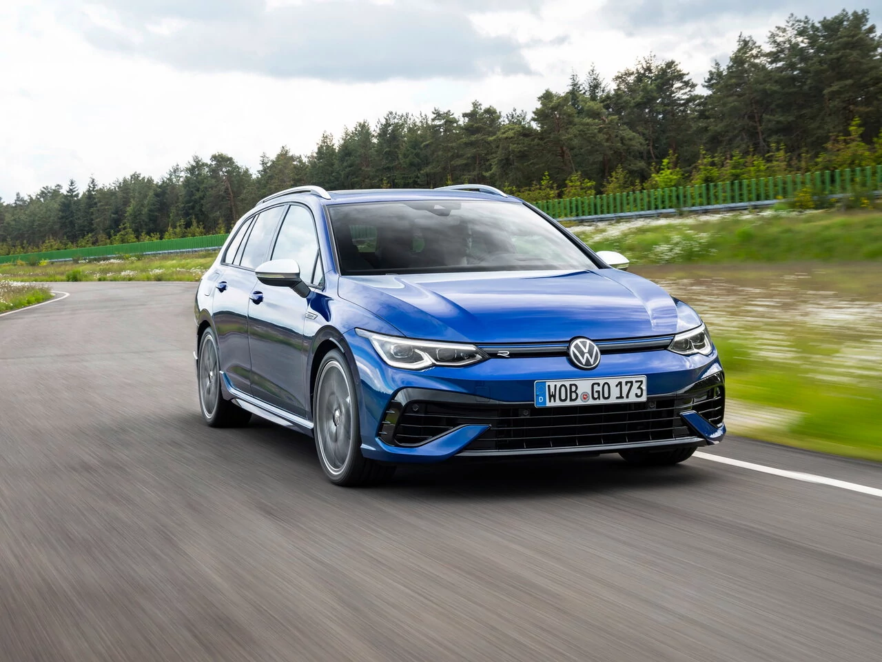 Внешний вид автомобиля — VOLKSWAGEN GOLF R